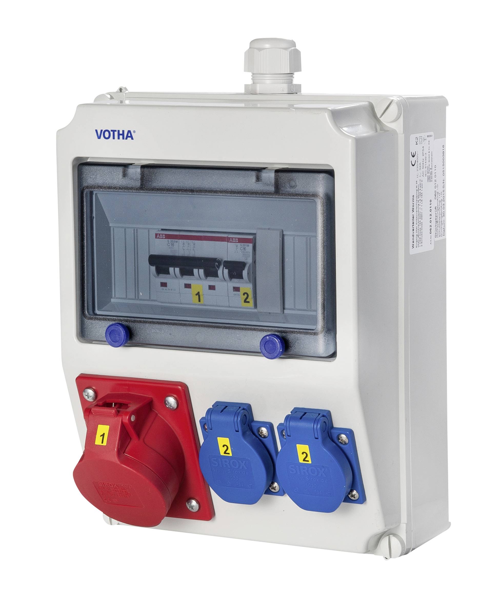 Verteilerdose mit Sichtfenster und drei an der Vorderseite montierten Steckdosen: eine rote Steckdose und zwei blaue Steckdosen, gekennzeichnet mit 1 und 2.