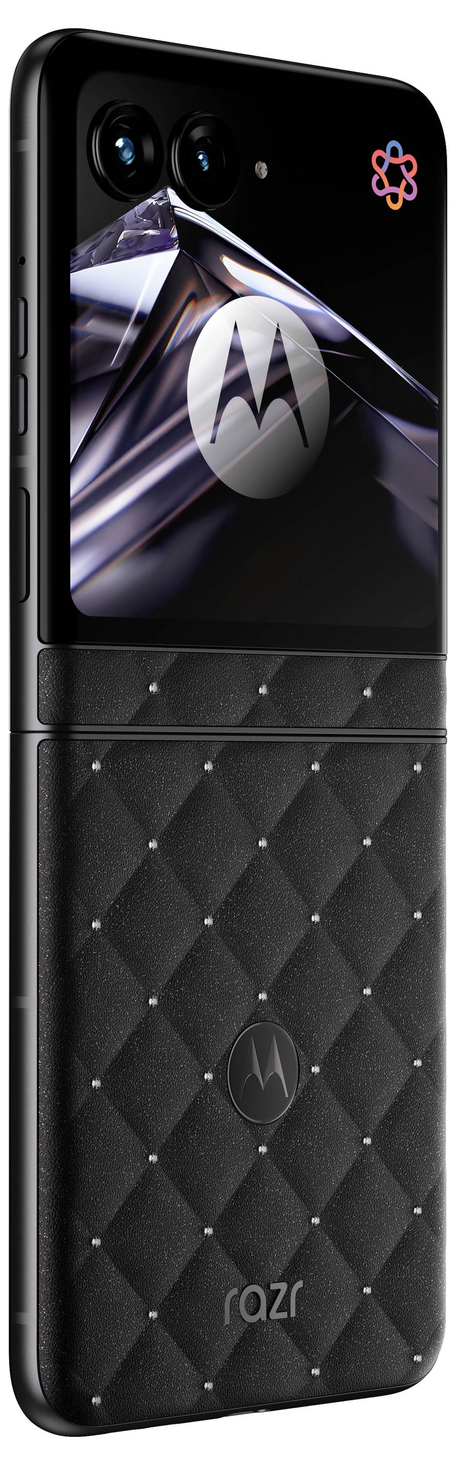 Nahaufnahme eines schwarzen faltbaren Motorola Razr-Telefons, teilweise geöffnet dargestellt, mit dem Motorola-Logo "M" auf dem Bildschirm und Razr-Branding auf der unteren Hälfte.
