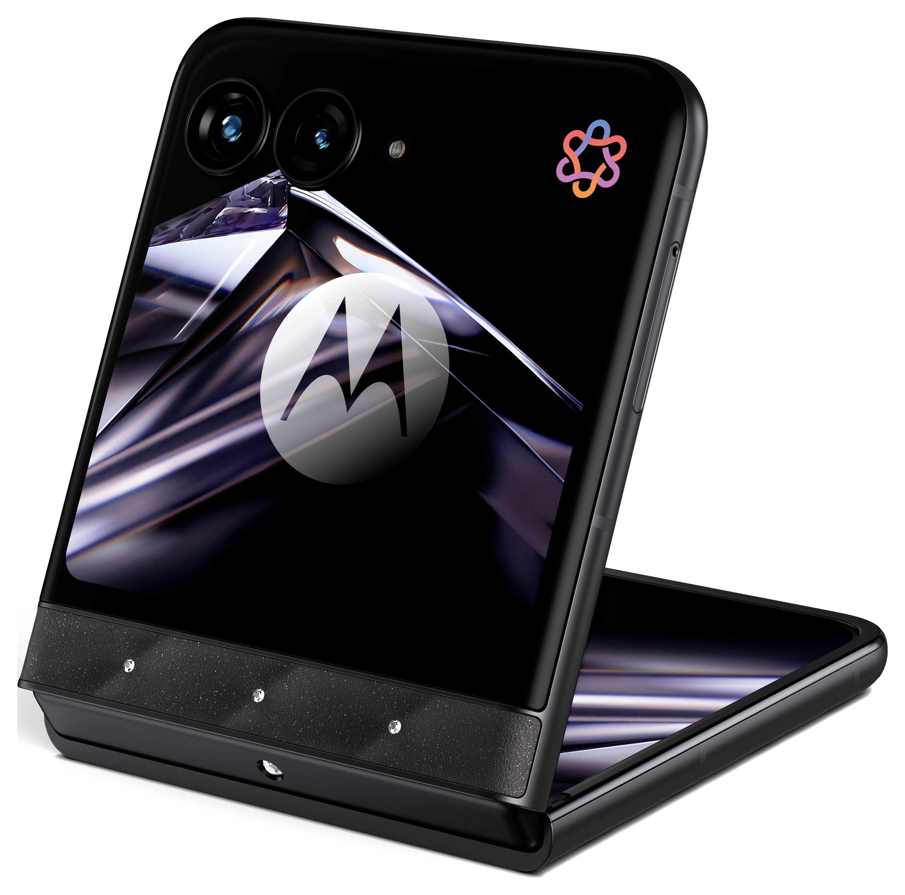 Faltbares Motorola-Smartphone in offener und geschlossener Position gezeigt, mit Dual-Rückkameras, glänzendem schwarzem Finish und abstraktem lila Displaydesign.