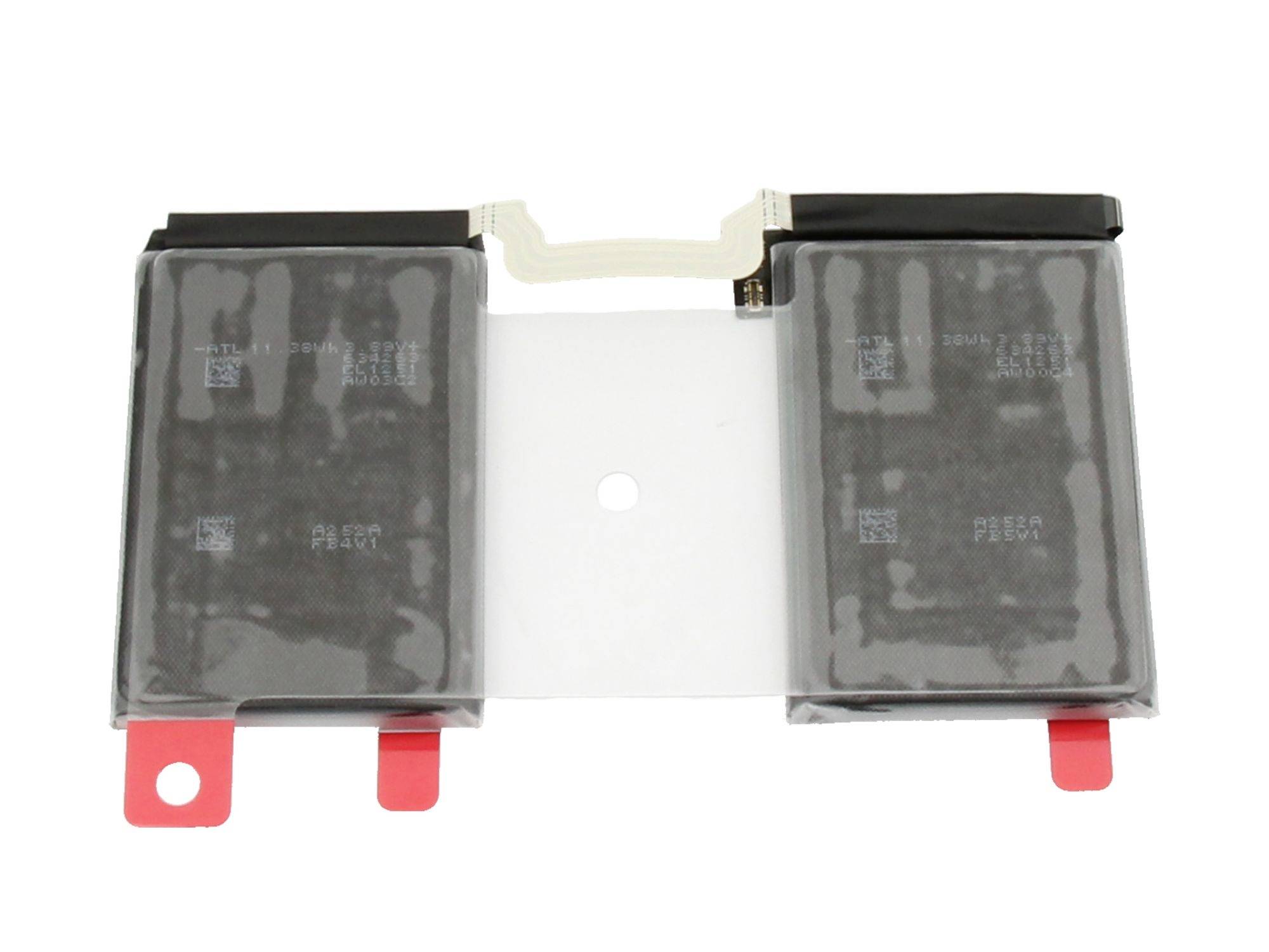 Zwei schwarze Batteriezellen, die durch einen weißen Streifen verbunden sind, mit roten Anschlussfahnen, gezeigt vor einem einfachen weißen Hintergrund.