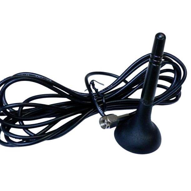 Schwarzes Kabel, das mit einer kleinen Magnetfuß-Antenne mit Gewindeanschluss verbunden ist, gezeigt auf weißem Hintergrund.