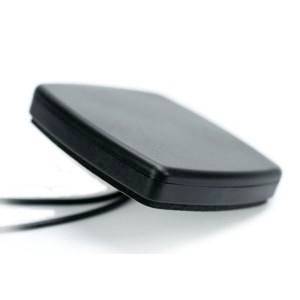 Schwarzes externes Computer-Trackpad mit angeschlossenem Kabel auf weißem Hintergrund