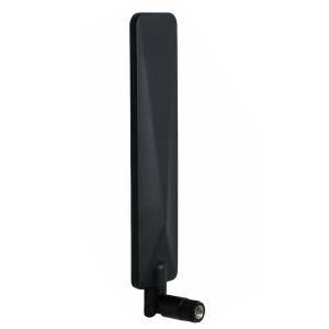 Schwarze rechteckige externe Antenne mit einem gewinkelte Stecker an der Basis, auf weißem Hintergrund gezeigt.