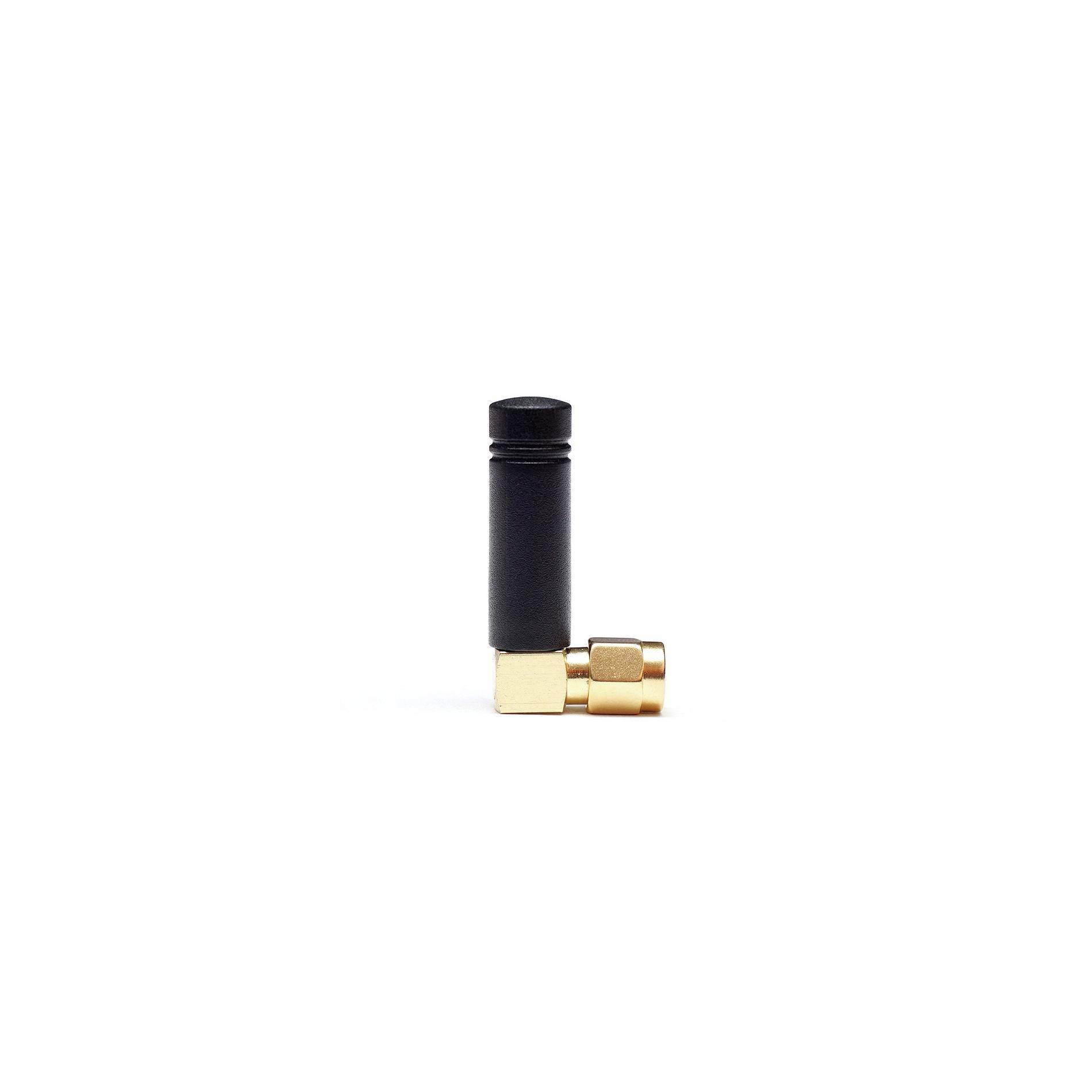 Schwarze Antenne mit rechtem Winkel und goldenem Anschluss auf weißem Hintergrund