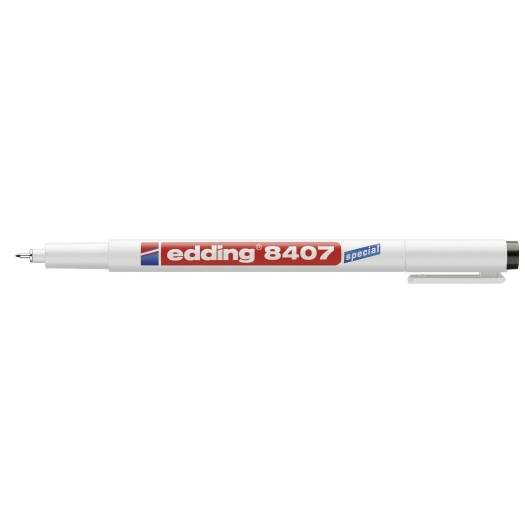 Weißer Edding 8407 Spezialstift mit rotem und blauem Etikett, horizontal auf einfachem Hintergrund dargestellt.