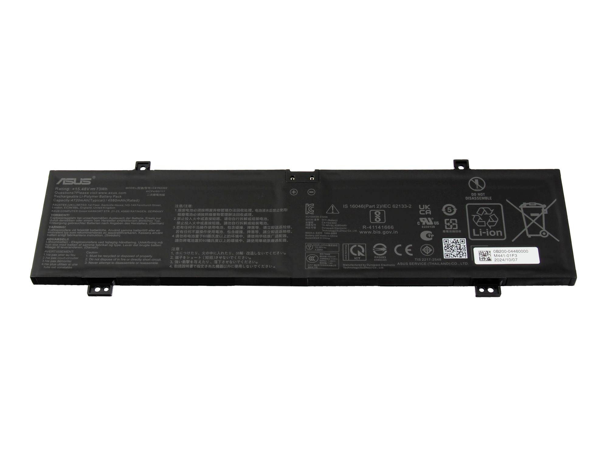 Schwarzes ASUS-Lithium-Ionen-Laptop-Akkupack auf weißem Hintergrund, mit Behördensymbolen und gedruckten Etiketten.