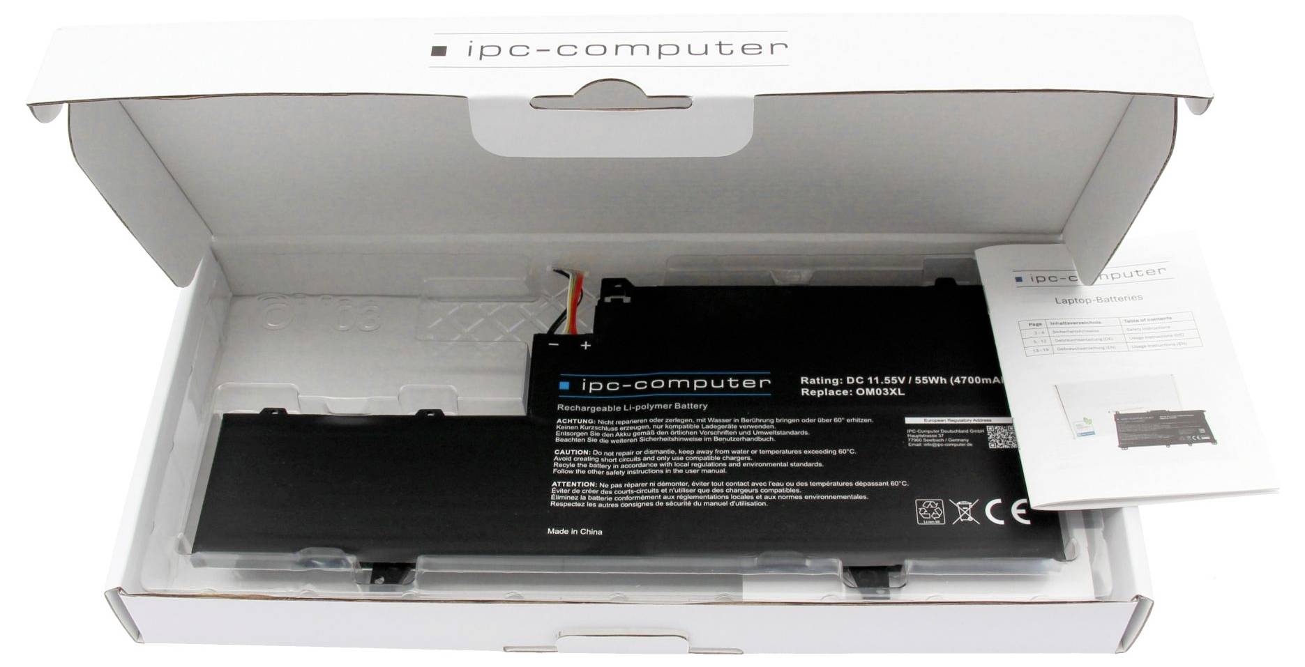 Offene weiße Verpackungsbox mit einer IPC-Computer-Batterie und Dokumenten auf weißem Hintergrund.
