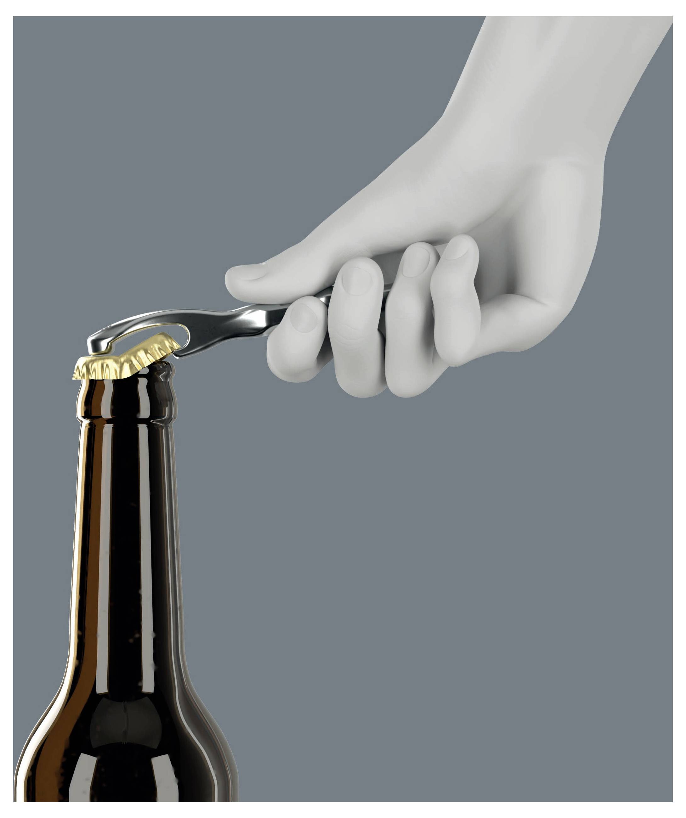 Eine Hand benutzt einen Flaschenöffner, um einen Verschluss von einer Bierflasche aufzuhebeln.