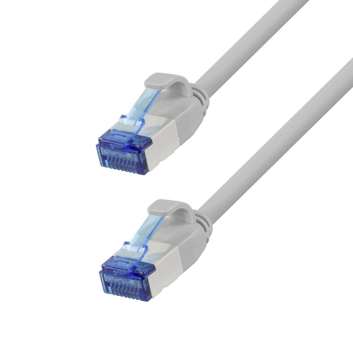 Zwei graue Ethernet-Netzwerkkabel mit blauen RJ45-Steckern auf weißem Hintergrund.
