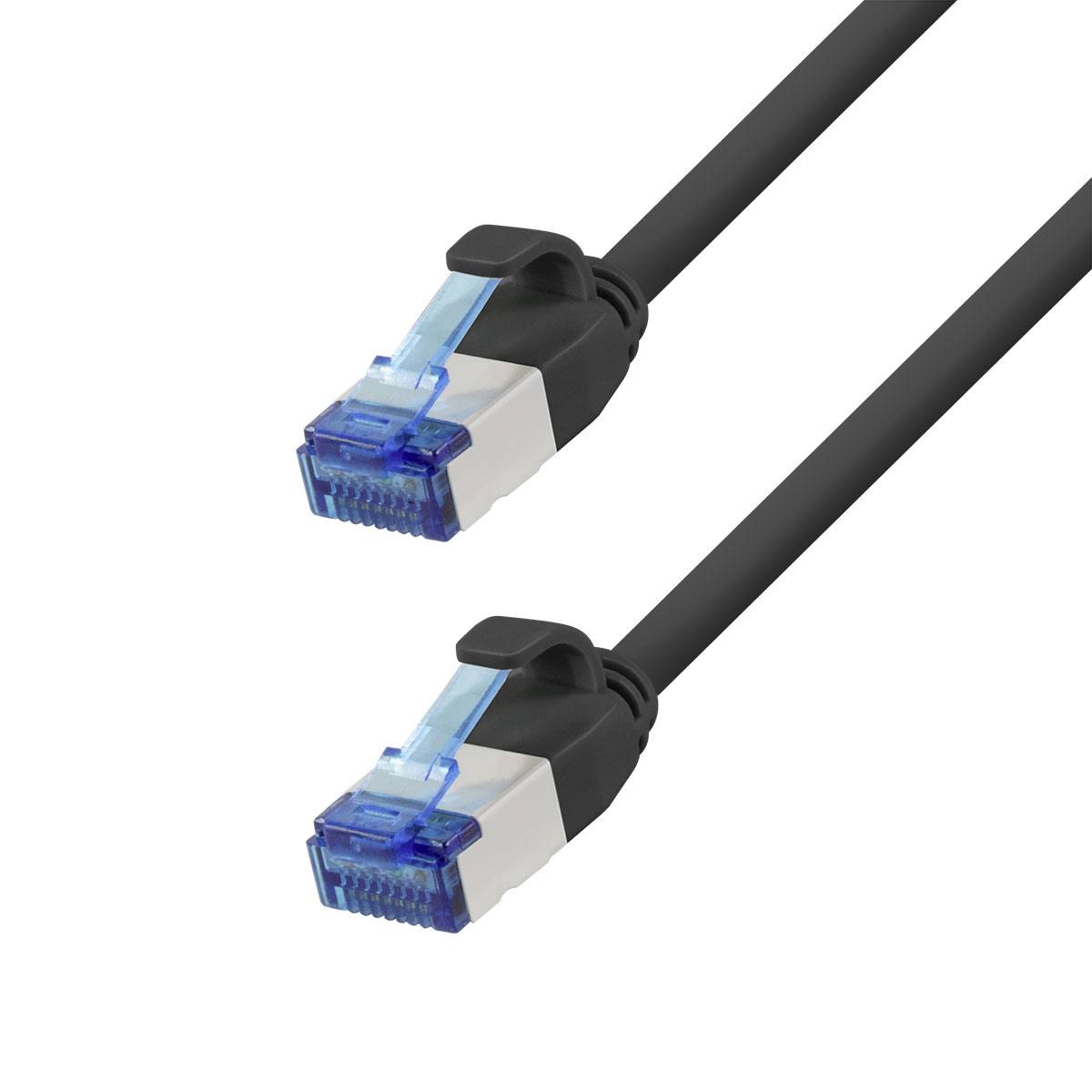 Zwei schwarze Ethernet-Kabel mit blauen RJ45-Steckern auf weißem Hintergrund.