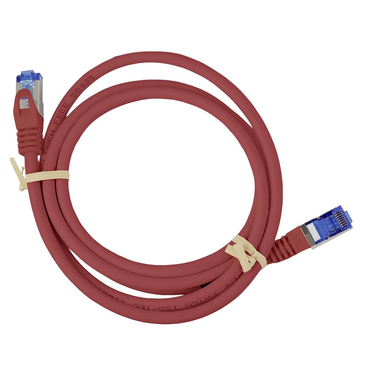Aufgerolltes rotes Ethernet-Kabel mit RJ45-Steckern an beiden Enden