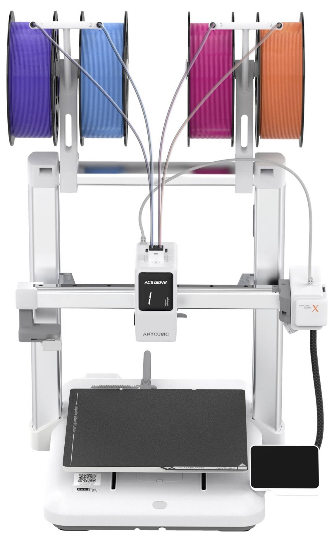 3D-Drucker mit vier Filamentspulen oben montiert und einem Druckbett im Rahmen