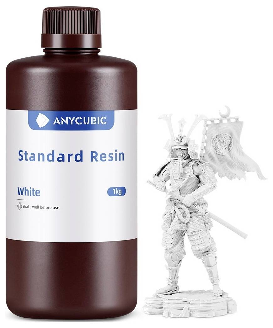 Anycubic Standard Resin Weiß 1kg-Flasche neben einer weißen 3D-gedruckten Samurai-Figur, die die Verwendung des Harzes zum Drucken von Modellen zeigt.