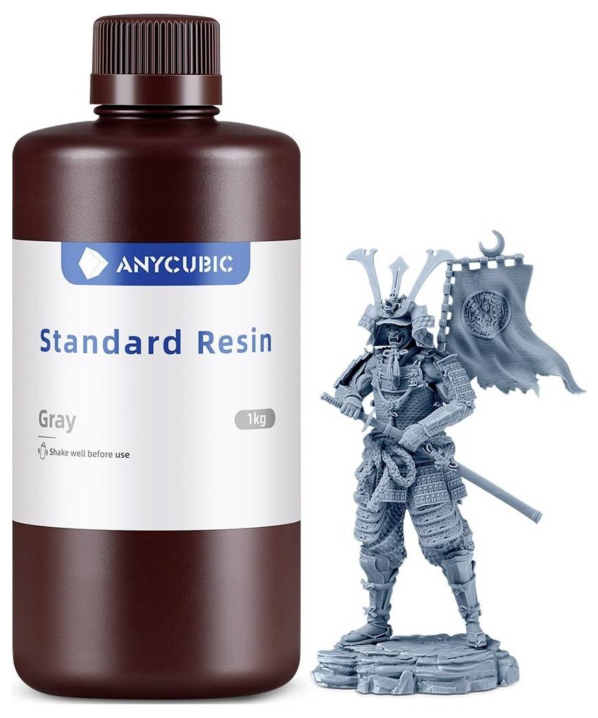 Anycubic Standard Resin grau 1kg Flasche neben einer grau 3D-gedruckten Samurai-Figur, die die Verwendung des Harzes zum Drucken detaillierter Modelle zeigt.