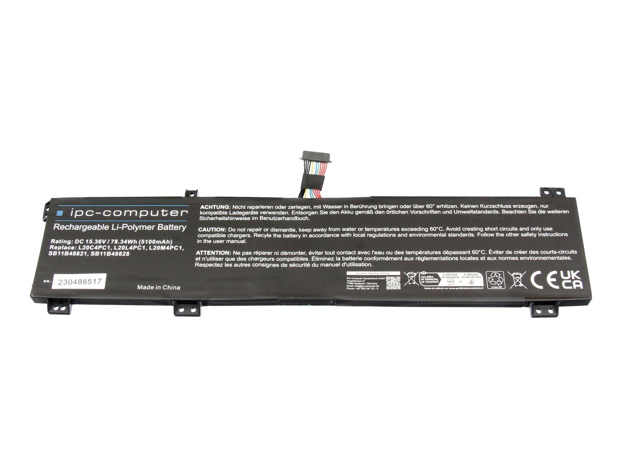 Lange schwarze IPC-Computer-Laptop-Batterie mit angebrachtem Anschluss und aufgedruckten Sicherheitsetiketten auf weißem Hintergrund.