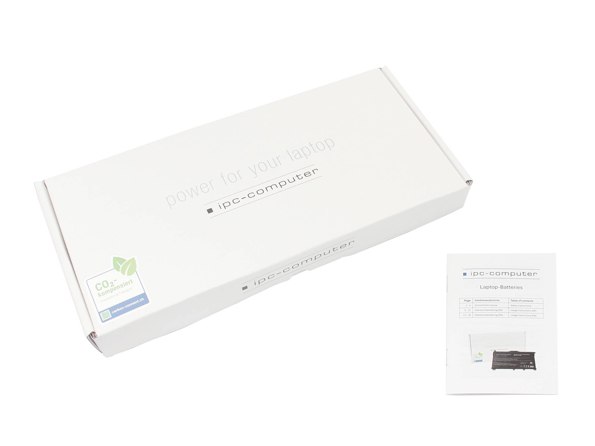 Weiße IPC-Computer-Laptop-Batteriebox mit einem kleinen Anleitungsblatt daneben auf einfachem Hintergrund.