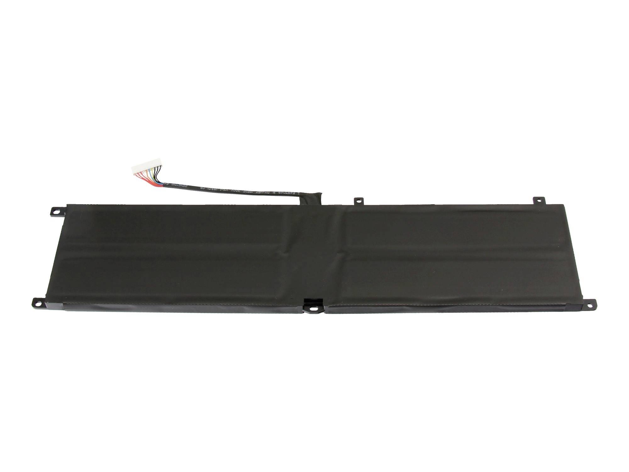 Schwarzes rechteckiges Batteriepack mit angebrachtem Kabelbaum und Befestigungslaschen auf weißem Hintergrund.