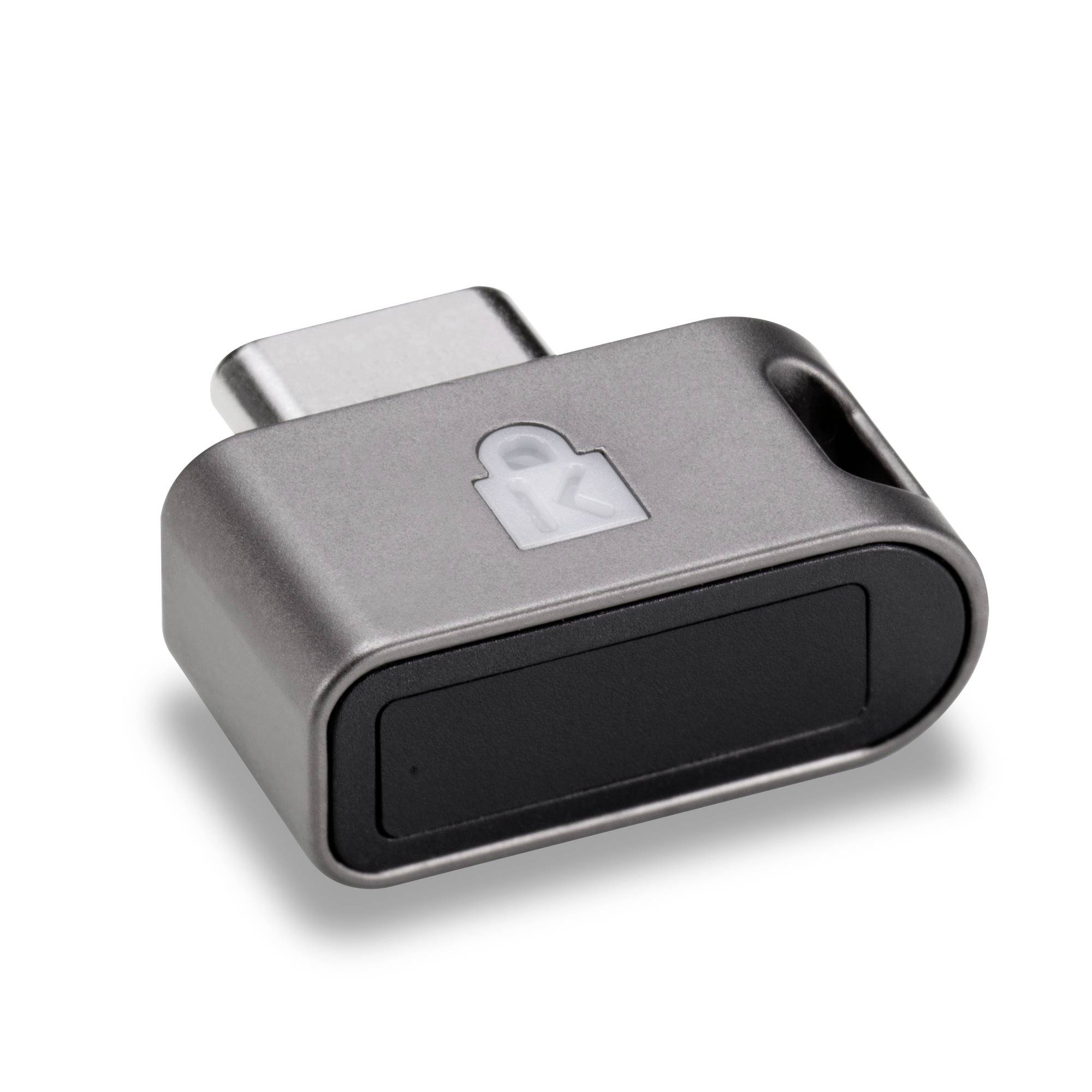 Kleiner USB-C-Adapter mit einem Schlosssymbol oben, isoliert auf weißem Hintergrund dargestellt.