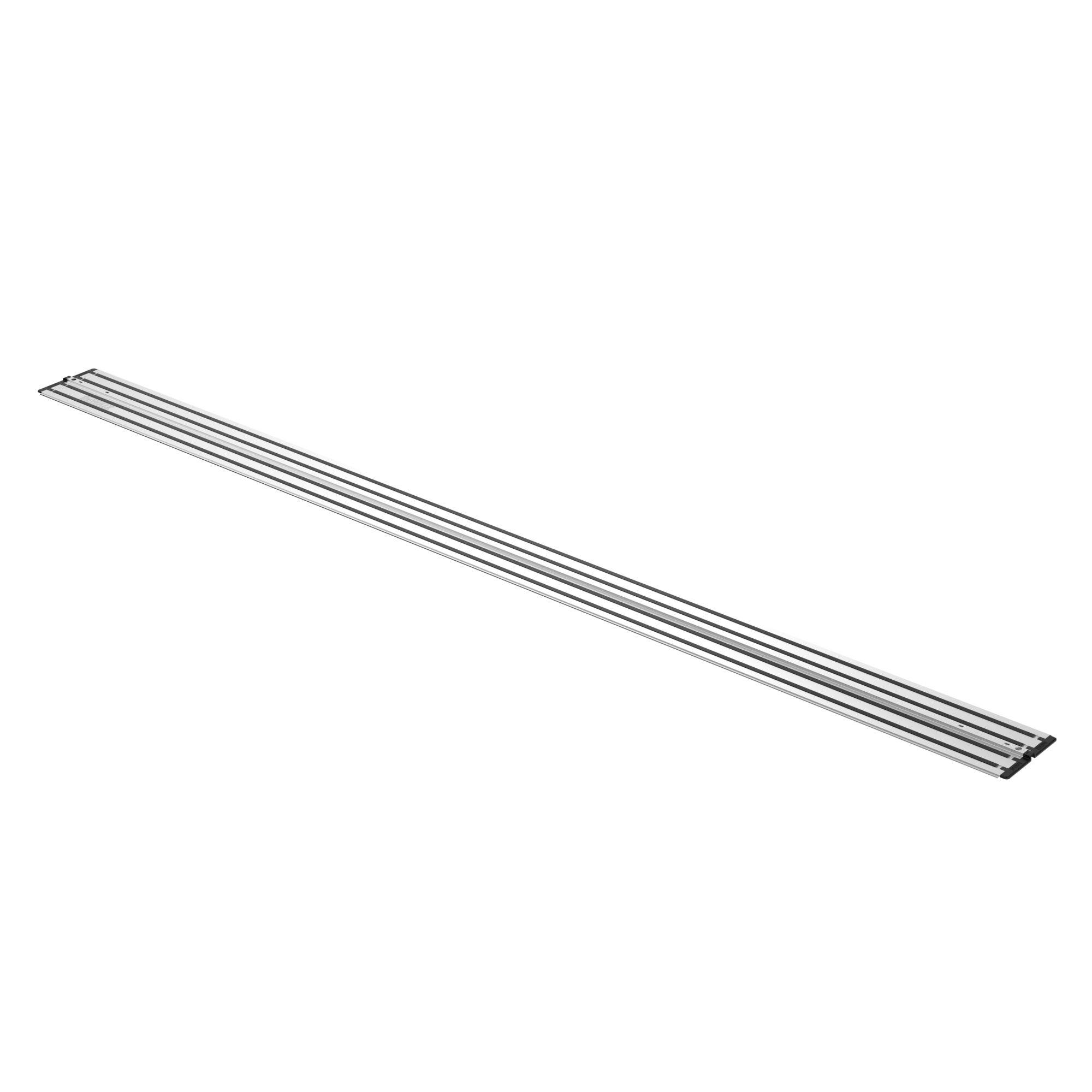 Lange silberne Metallschiene oder Gleisstreifen diagonal auf weißem Hintergrund dargestellt.