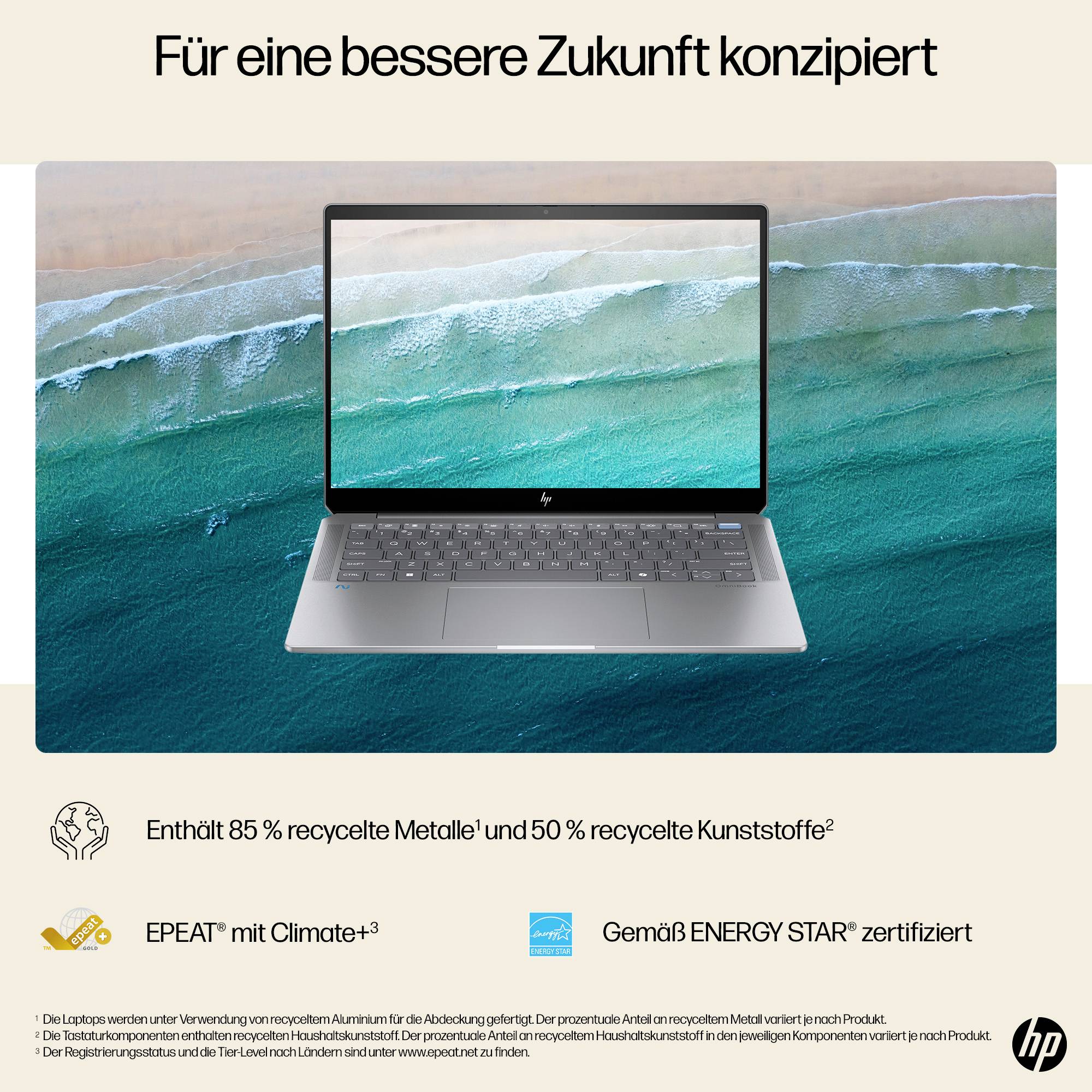 # HP Laptop auf blaugrünem Ozean-Hintergrund mit der deutschen Überschrift „Für eine bessere Zukunft konzipiert" und Nachhaltigkeitsaussagen über recycelte Metalle, Kunststoffe, EPEAT Climate+ und ENERGY STAR-Zertifizierung.