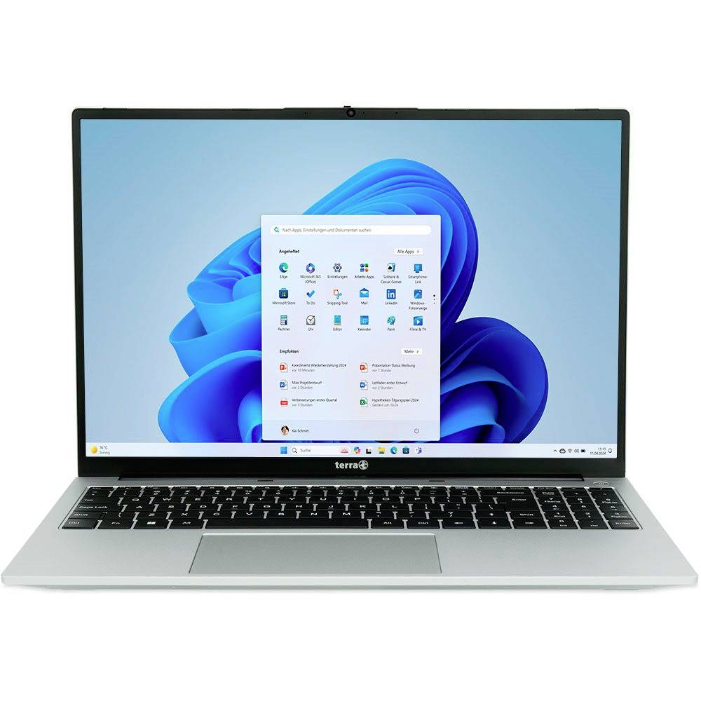 Ein silberner Laptop mit Windows 11 auf dem Bildschirm und dem geöffneten Startmenü vor einer blauen abstrakten Tapete.