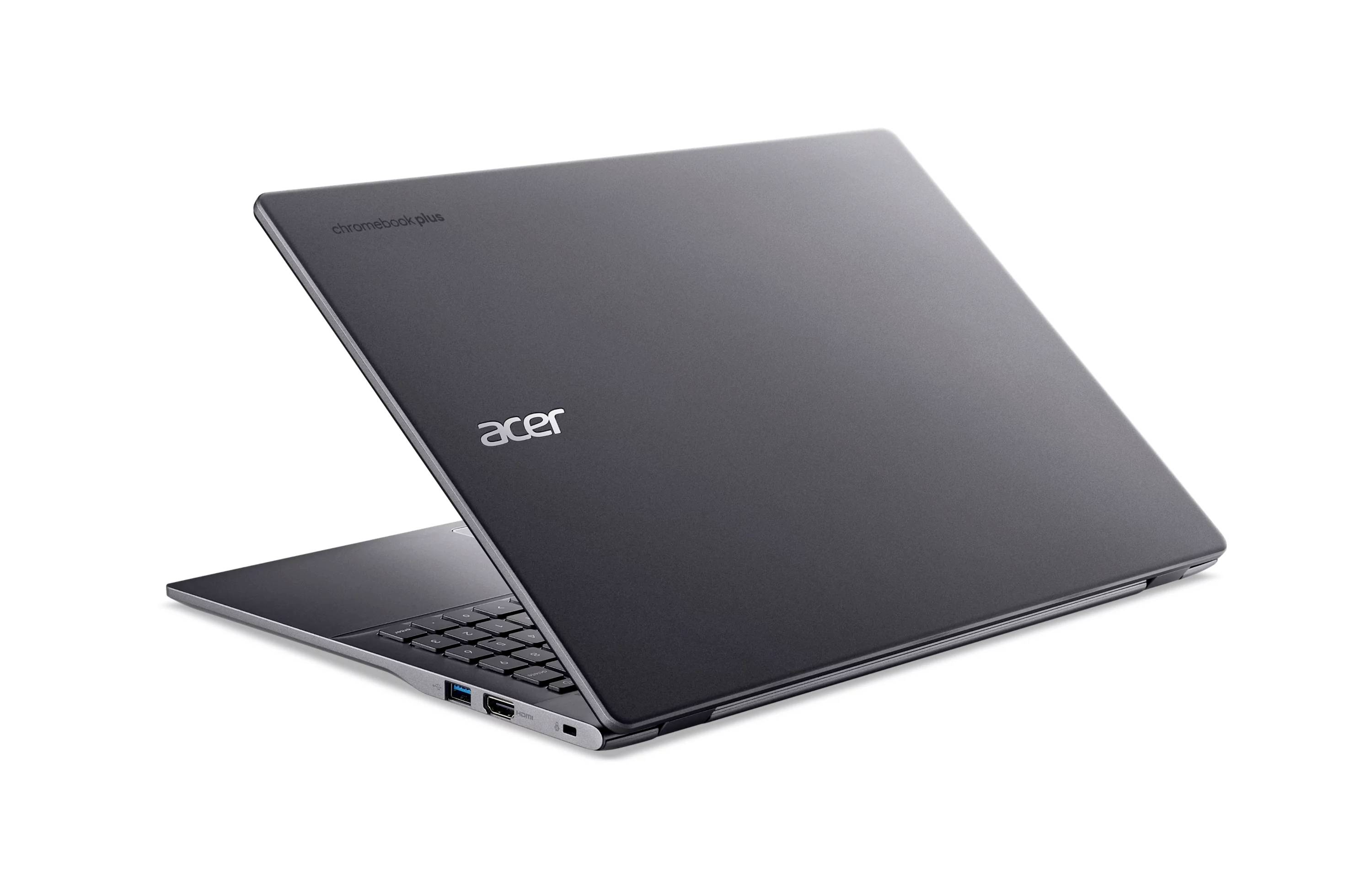 Ein teilweise geschlossenes Acer-Laptop auf weißem Hintergrund, mit dem Acer-Logo auf dem Deckel sichtbar.