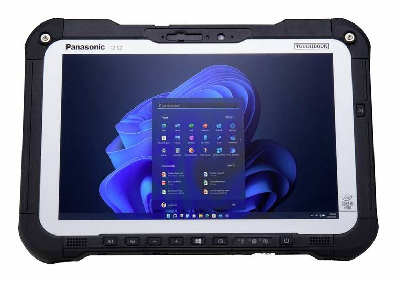 Ein robustes Panasonic Toughbook Laptop, das den Windows 11 Desktop und das Startmenü auf seinem Bildschirm anzeigt.