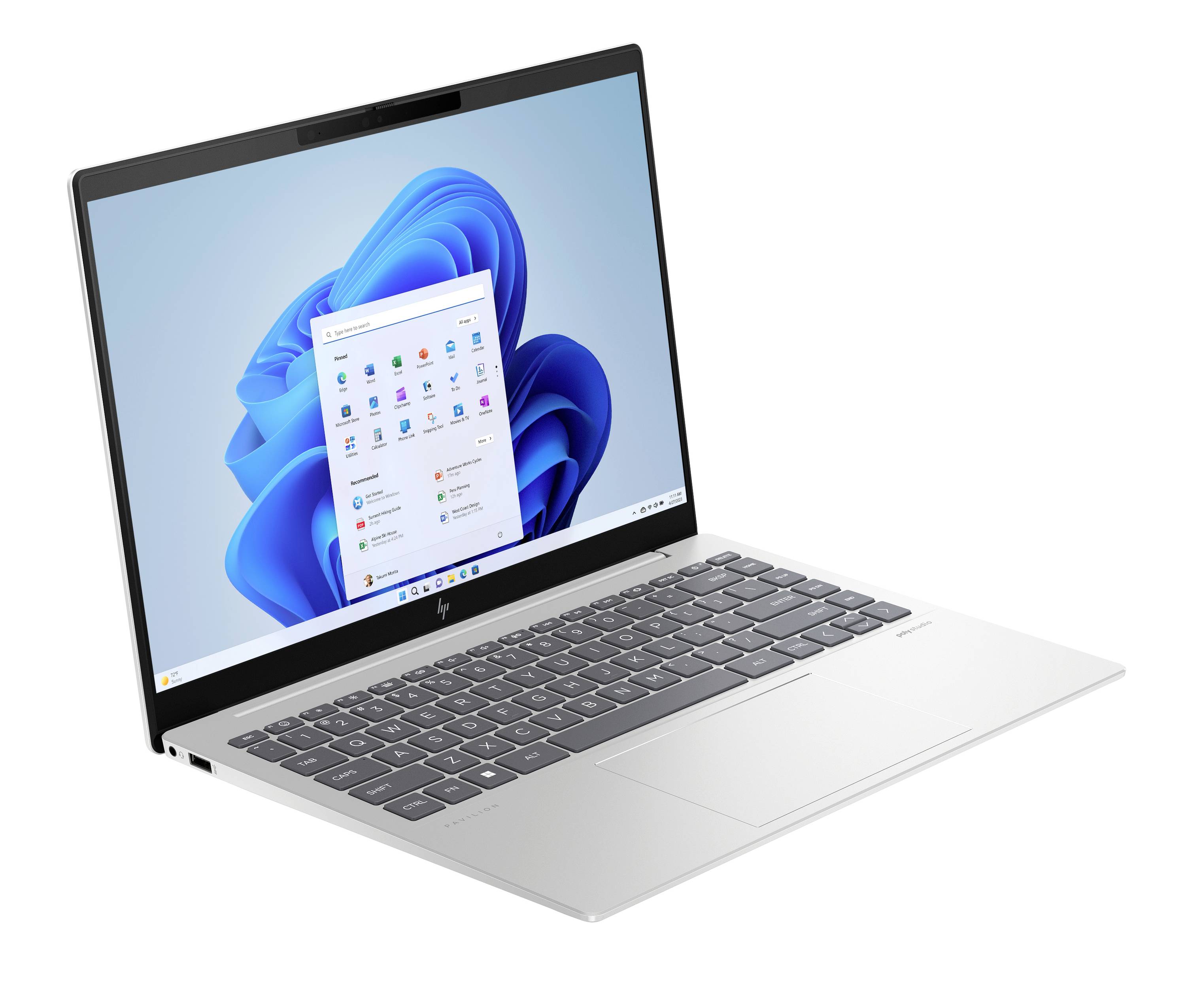 Silberner HP-Laptop, offen im Winkel dargestellt, zeigt den Windows-11-Desktop und das Startmenü auf dem Bildschirm.