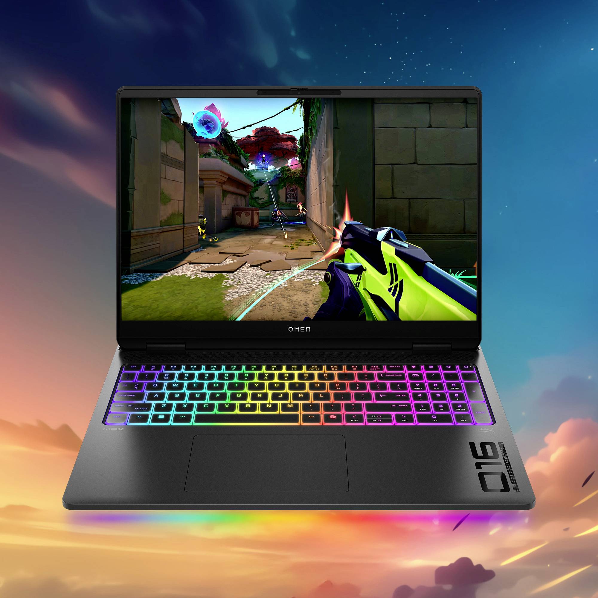 Ein Gaming-Laptop mit regenbogenfarbig beleuchteter Tastatur zeigt eine Egoshooter-Szene auf seinem Bildschirm vor einem farbenfrohen Himmelshintergrund an.