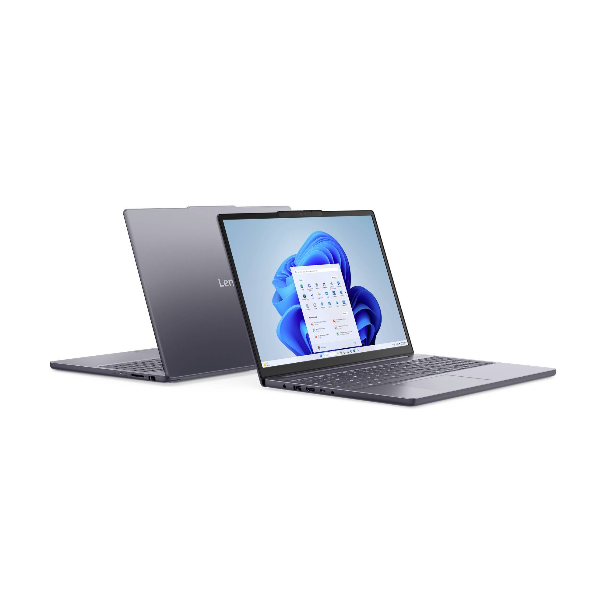 Zwei Lenovo-Laptops werden auf weißem Hintergrund geöffnet gezeigt, wobei einer die Windows 11-Desktopoberfläche und das Startmenü anzeigt.