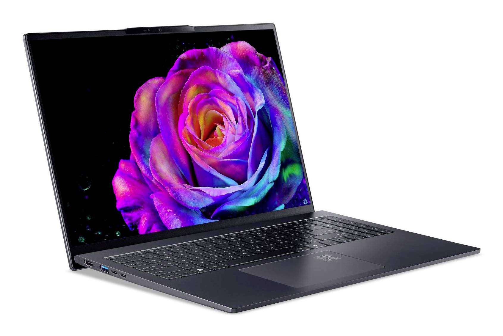 Offener Laptop mit einer lebendigen, mehrfarbigen Rose auf dem Bildschirm, in schräger Perspektive vor weißem Hintergrund angezeigt.