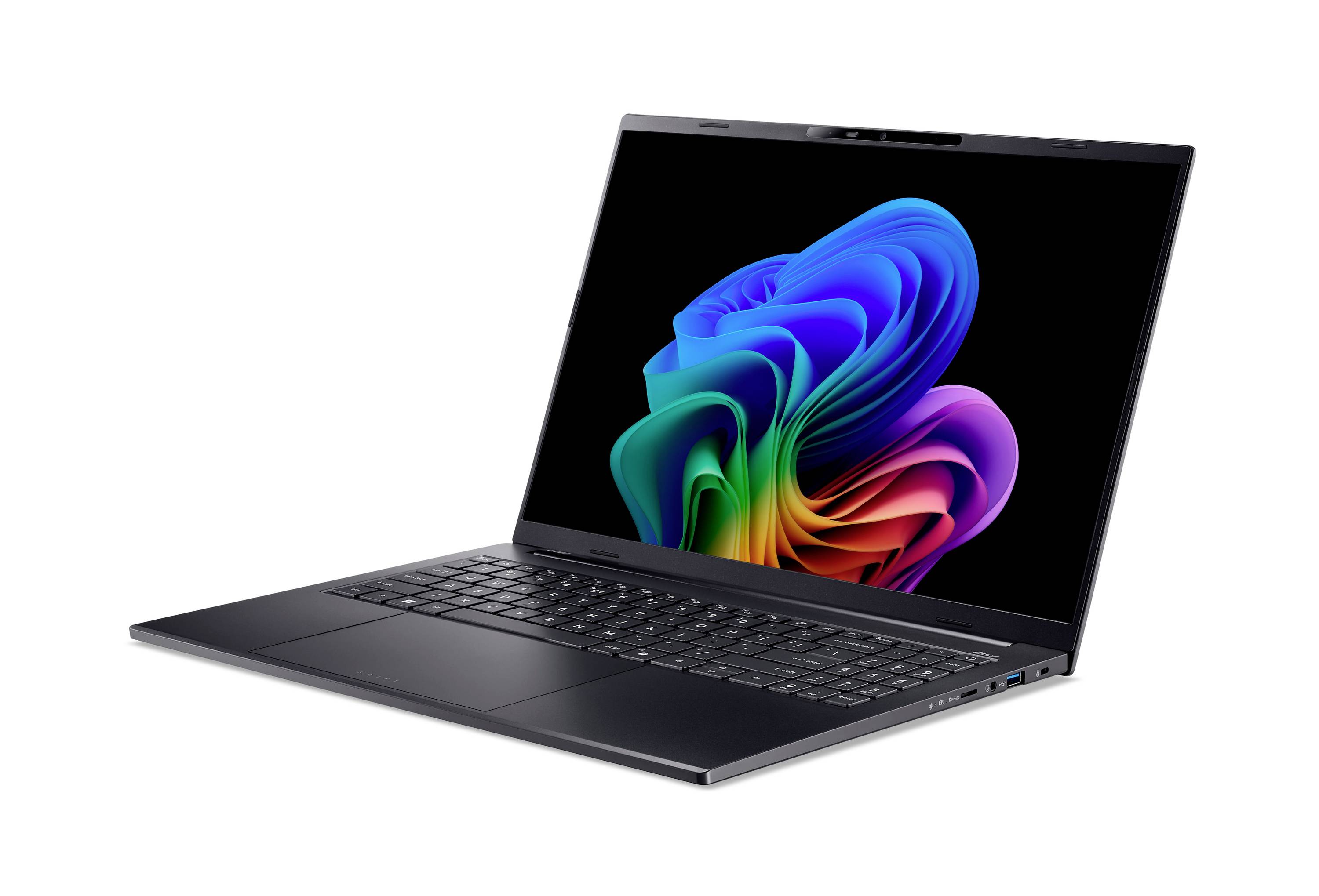 Offener Laptop mit einem farbenfrohen abstrakten Wirbel auf dem Bildschirm, dargestellt auf weißem Hintergrund.
