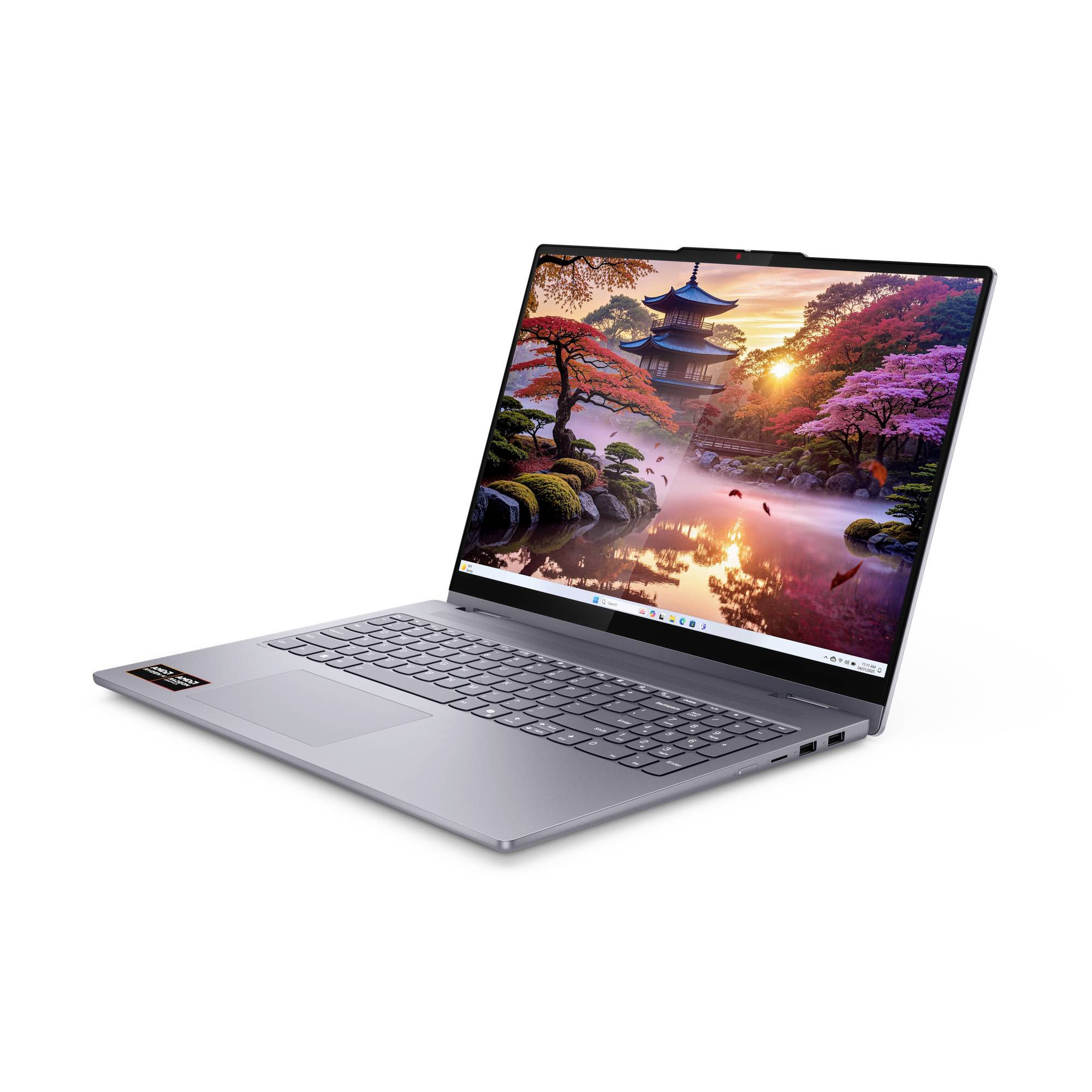 Silberner Laptop, offen auf weißem Hintergrund dargestellt, mit einer lebendigen japanischen Tempel- und Kirschblütenlandschaft auf dem Bildschirm.