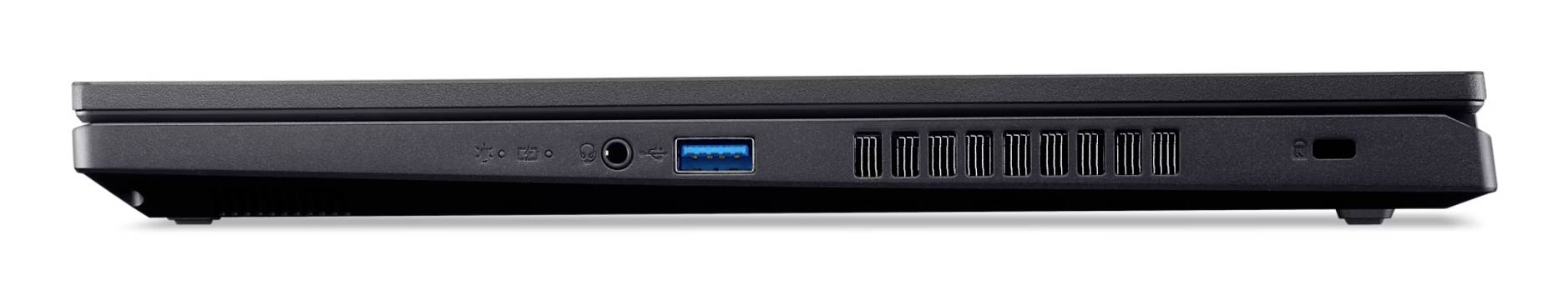 Seitenansicht eines geschlossenen schwarzen Laptops mit einem blauen USB-Anschluss und Belüftungsschlitzen an der vorderen Kante.