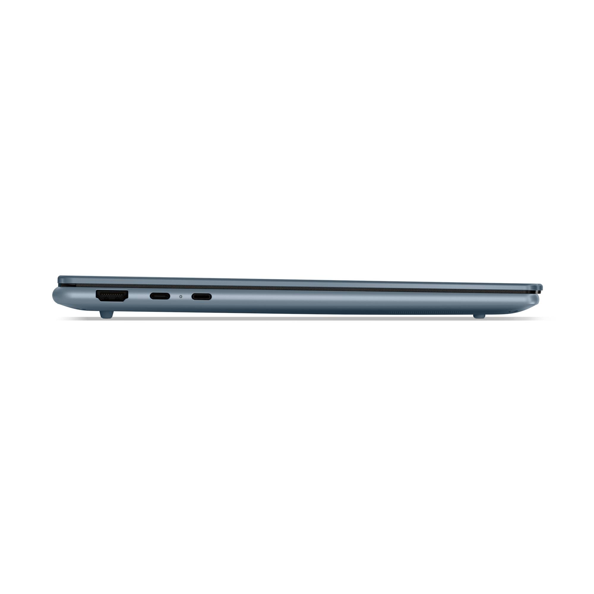 Seitenansicht eines geschlossenen silbernen Laptops mit schlankem Profil und sichtbaren Anschlüssen.
