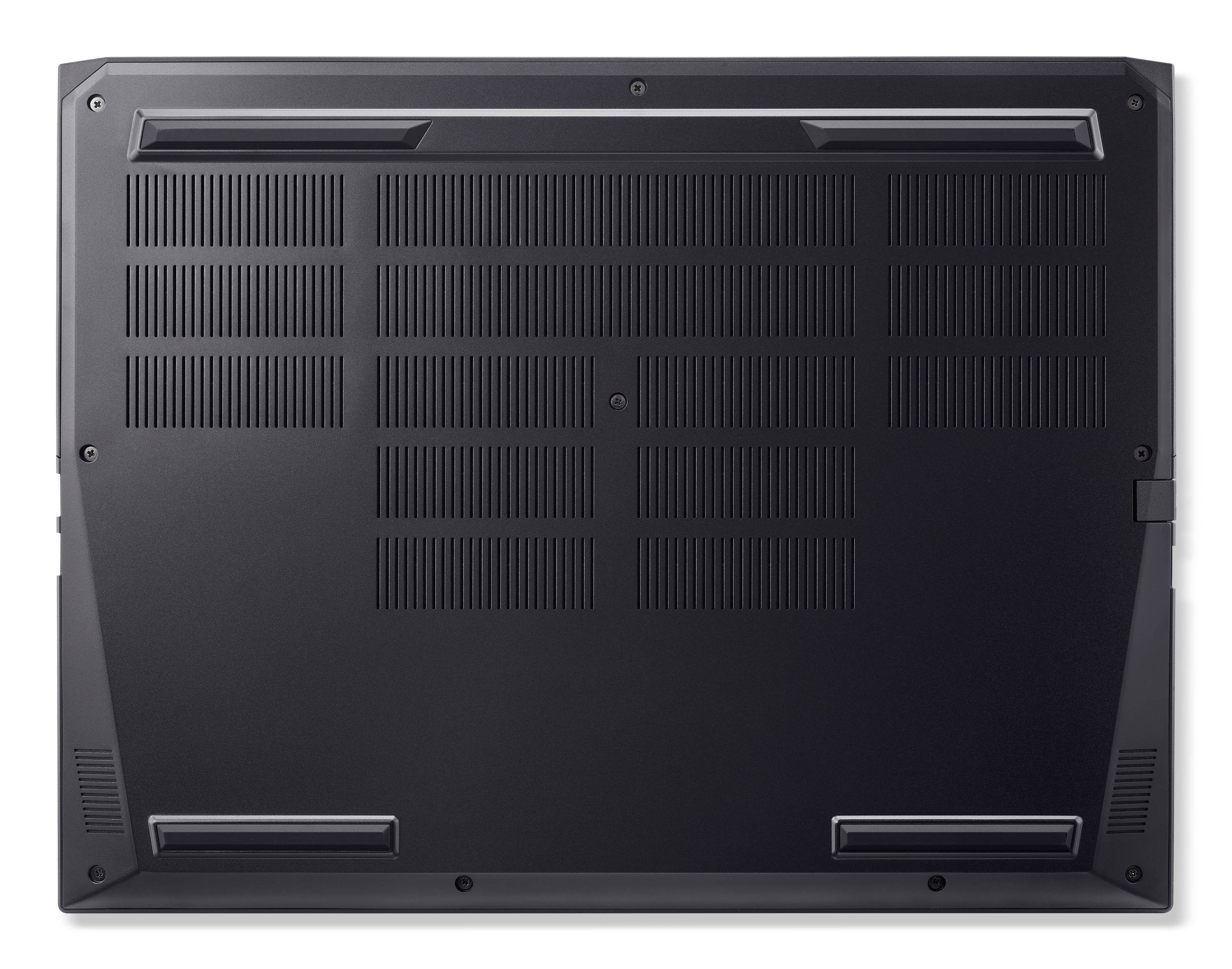 Unteransicht eines schwarzen Laptops mit Belüftungsgittern, Schrauben und Gummifüßen.