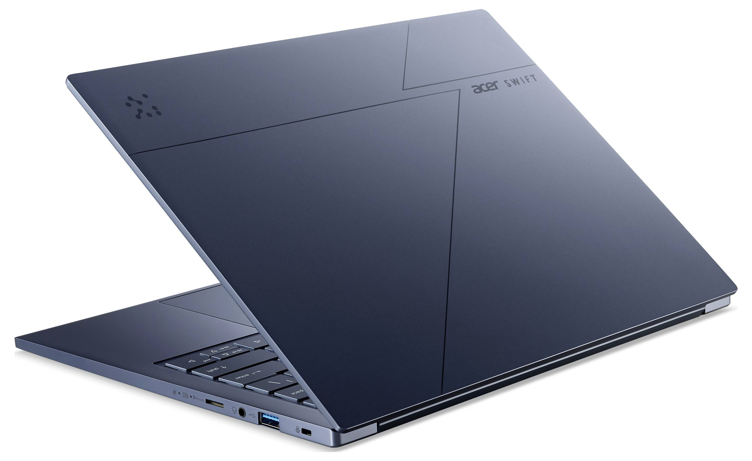 Geschlossener dunkelblauer Acer-Laptop in schräger Ansicht gezeigt, mit teilweise sichtbarer Tastatur und geometrischem Design auf dem Deckel.