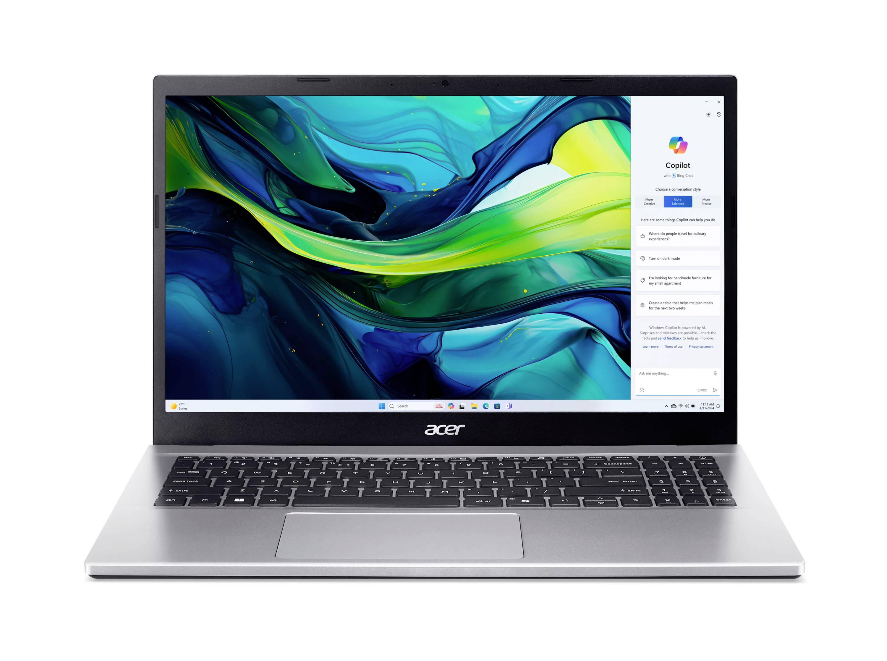 Acer-Laptop auf weißem Hintergrund mit farbenfrohem abstraktem Hintergrundbild und einem Copilot-Bedienfeld auf der rechten Seite des Bildschirms.