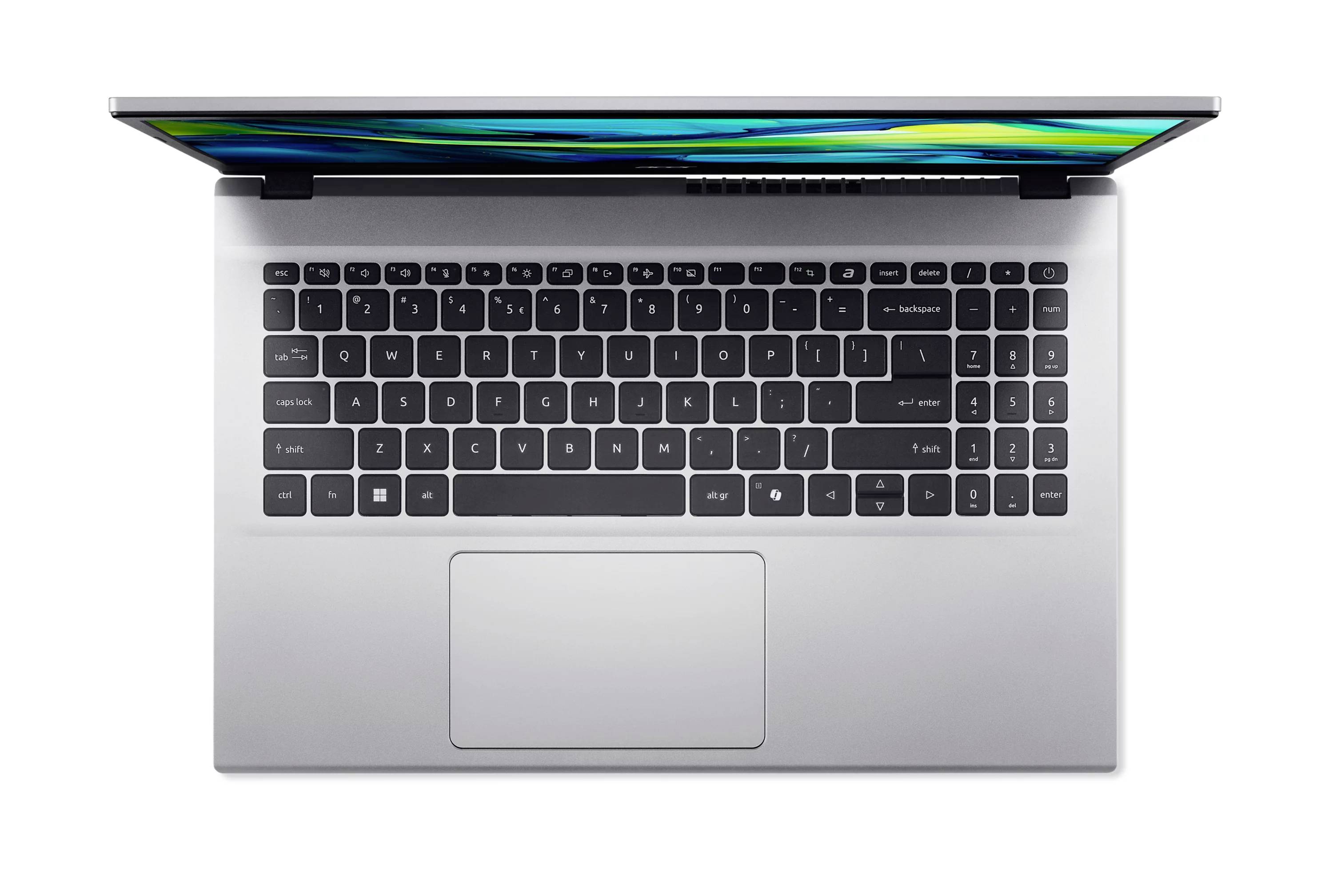Draufsicht auf einen silbernen Laptop mit geöffnetem Bildschirm, die Tastatur und das große zentrierte Trackpad auf weißem Hintergrund zeigend.