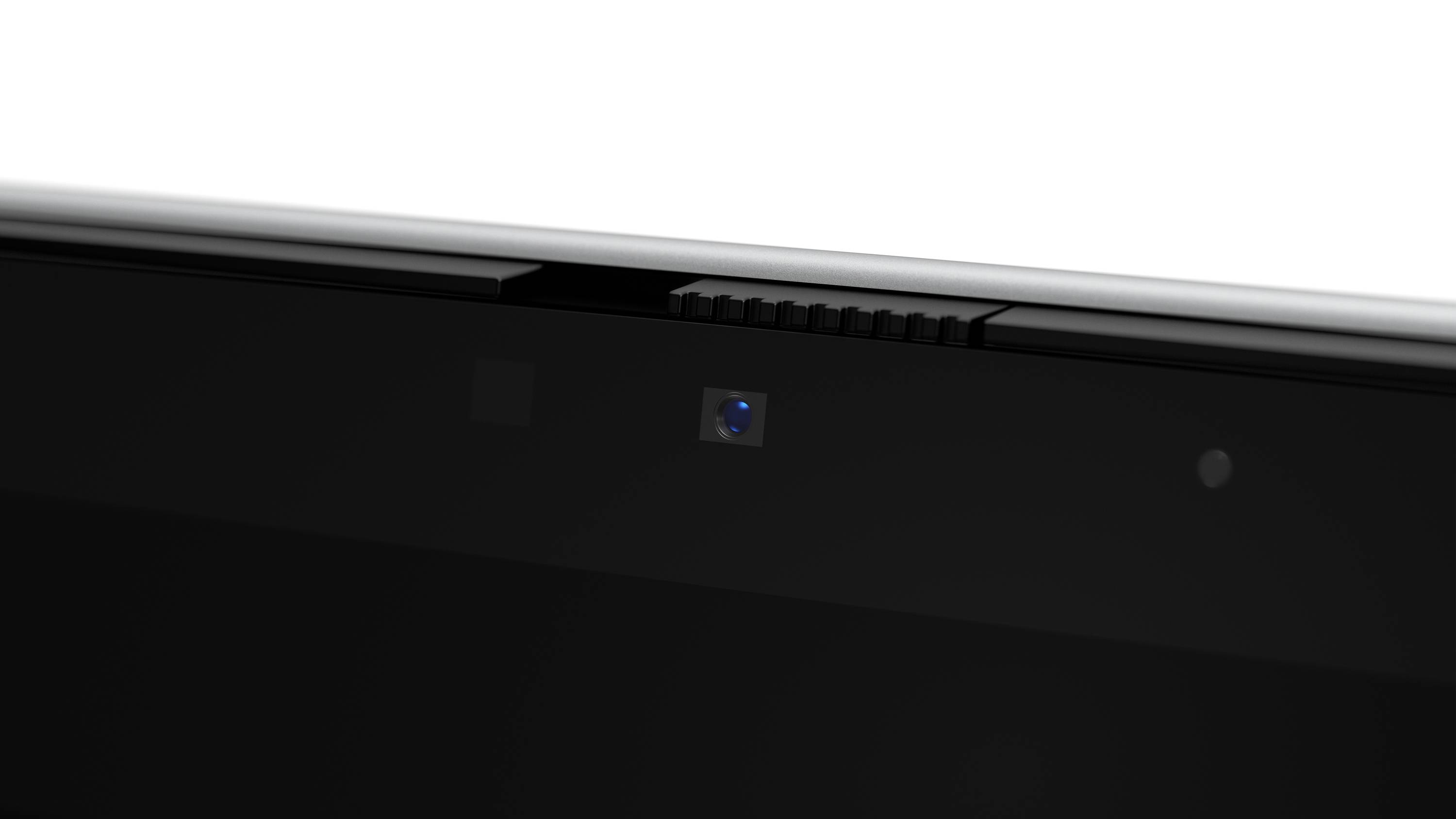 Nahaufnahme der oberen Blende eines Laptops mit einer zentrierten Webcam und einem Datenschutz-Verschlussregler.