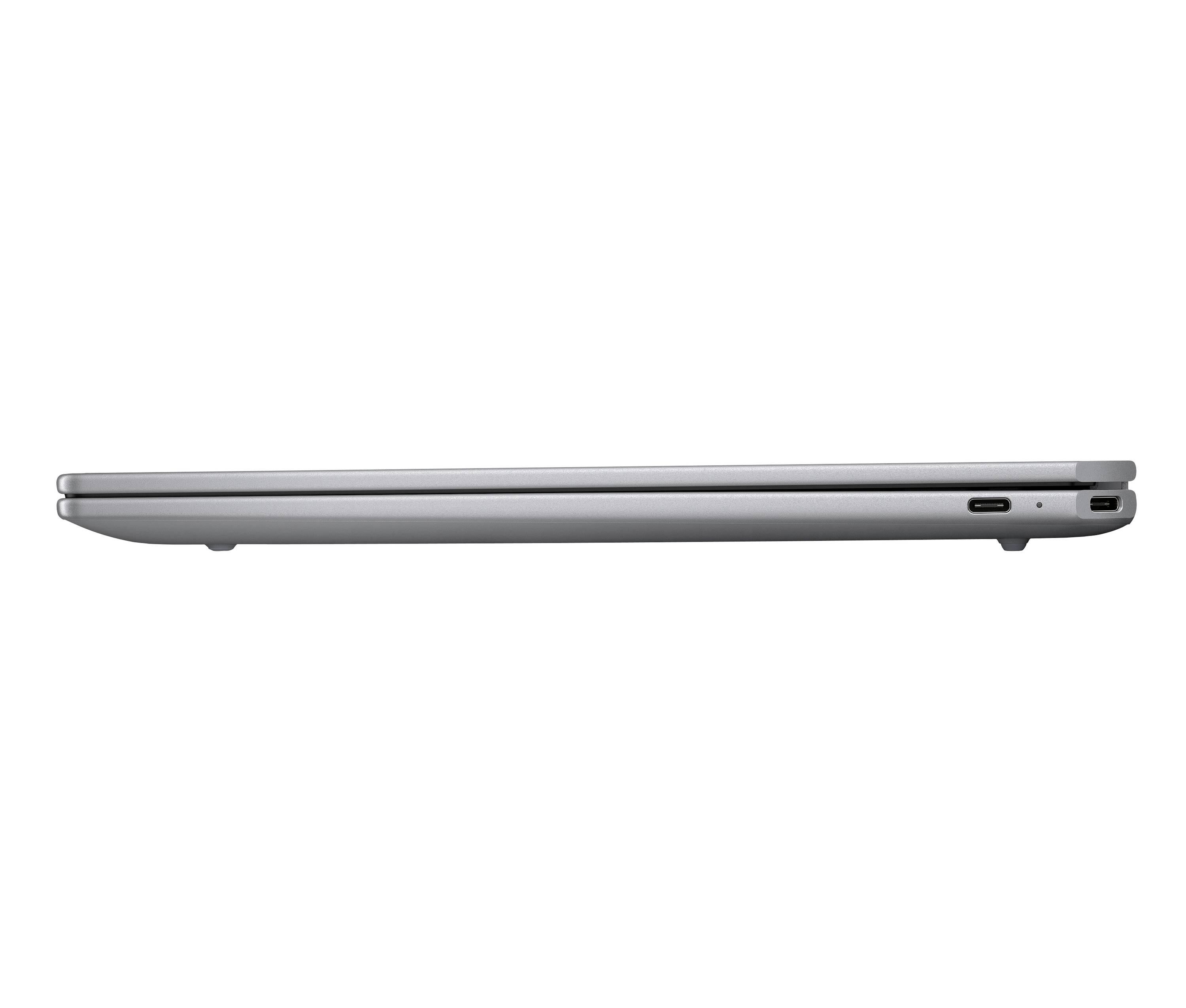 Seitenansicht eines geschlossenen silbernen Laptops auf weißem Hintergrund, das dünne Profil und die Anschlüsse auf der rechten Seite zeigend.