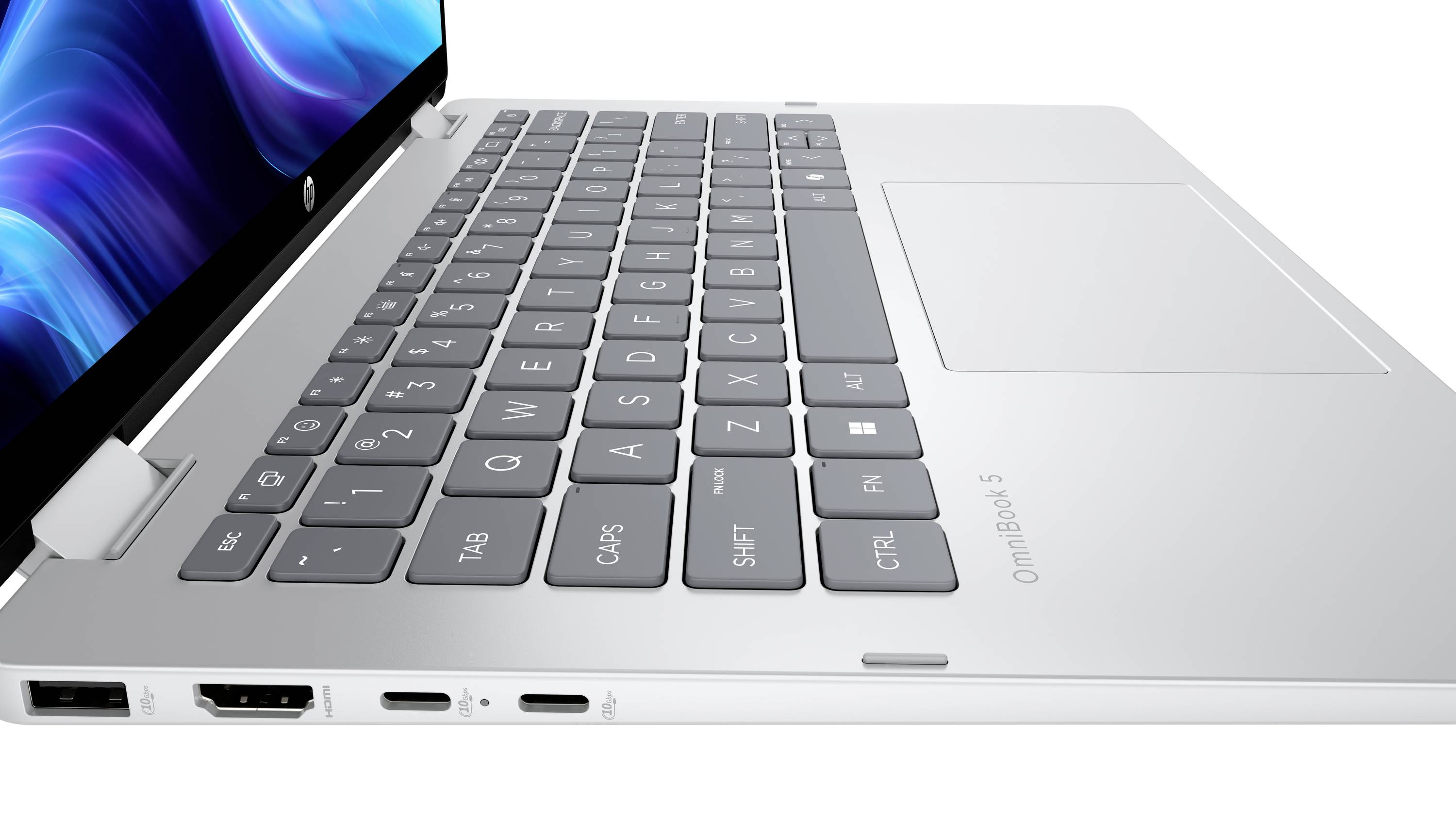 Nahaufnahme eines silbernen HP-Laptops, der teilweise geöffnet ist und die Tastatur, das Touchpad und die Seitenports zeigt.