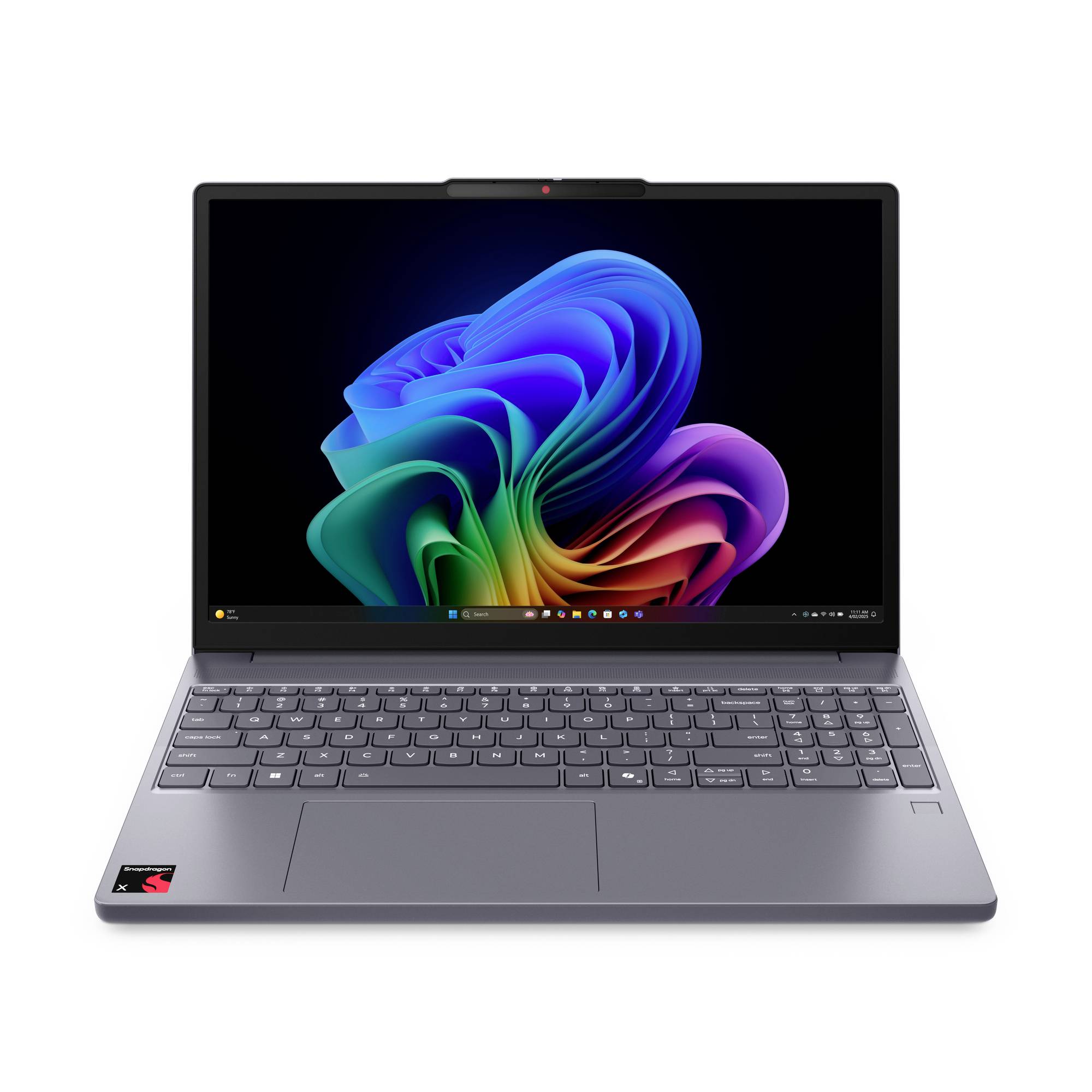 Silberner Laptop auf weißem Hintergrund offen, mit einem farbenfrohen abstrakten Hintergrundbild auf dem Bildschirm und einer vollständigen Tastatur mit Touchpad.