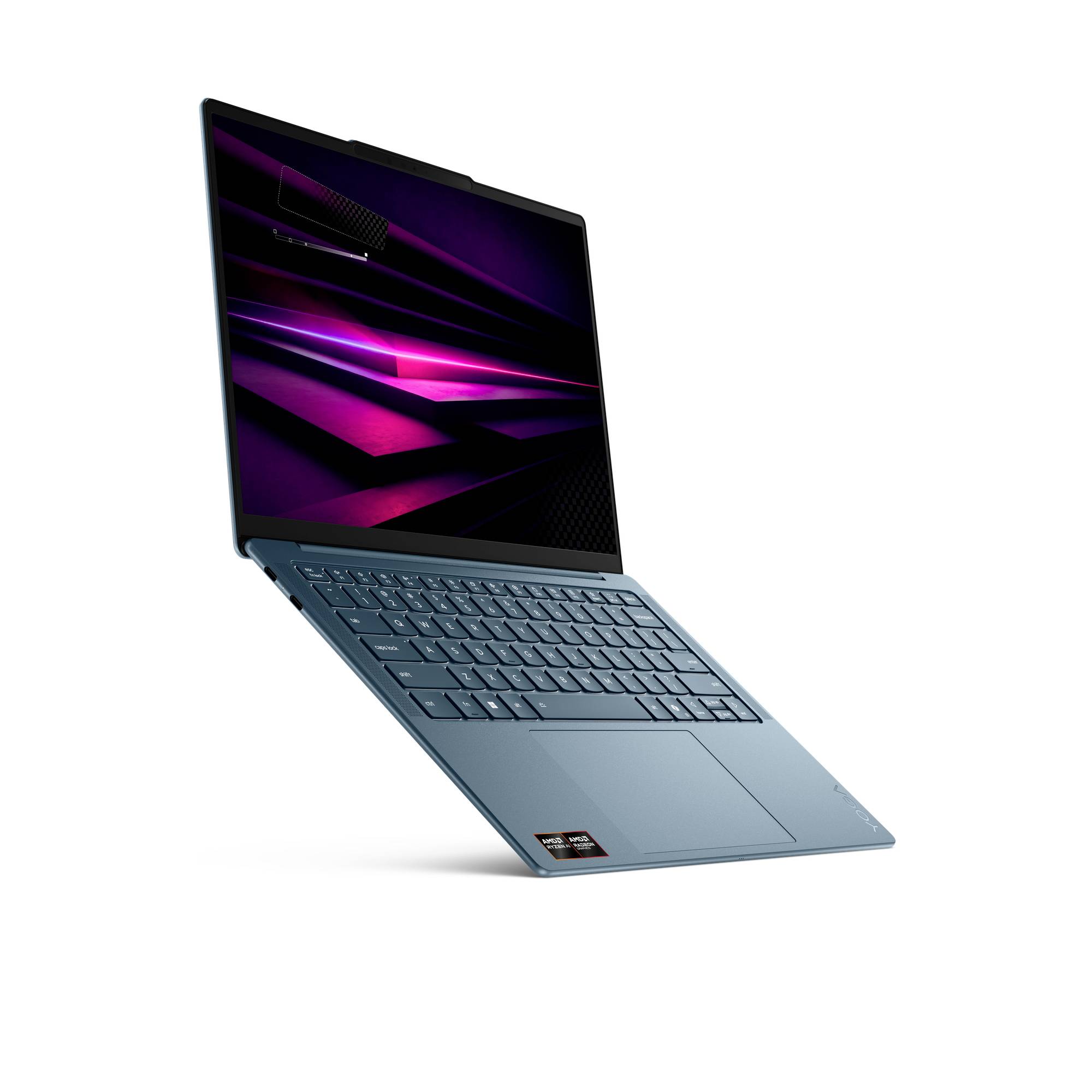 Laptop auf weißem Hintergrund geöffnet, in einem Winkel dargestellt mit abstraktem purpurnem Display und vollständig sichtbarer Tastatur.