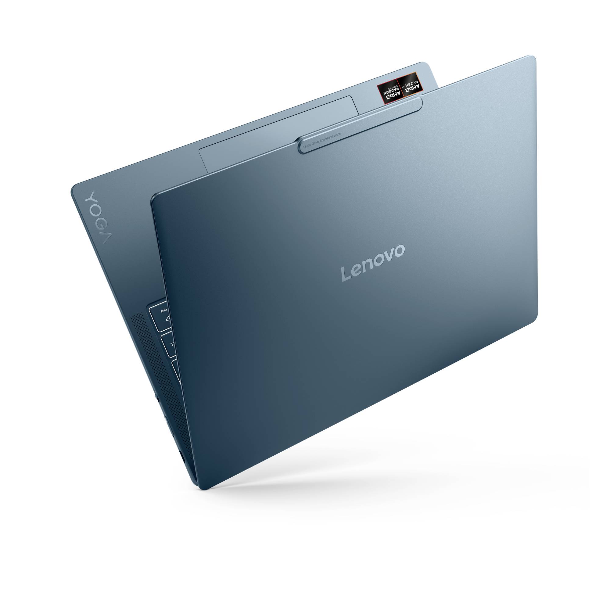 Zwei geschlossene Lenovo Yoga Laptops in Blau, überlappt auf weißem Hintergrund dargestellt, mit sichtbarer Lenovo- und Yoga-Branding.