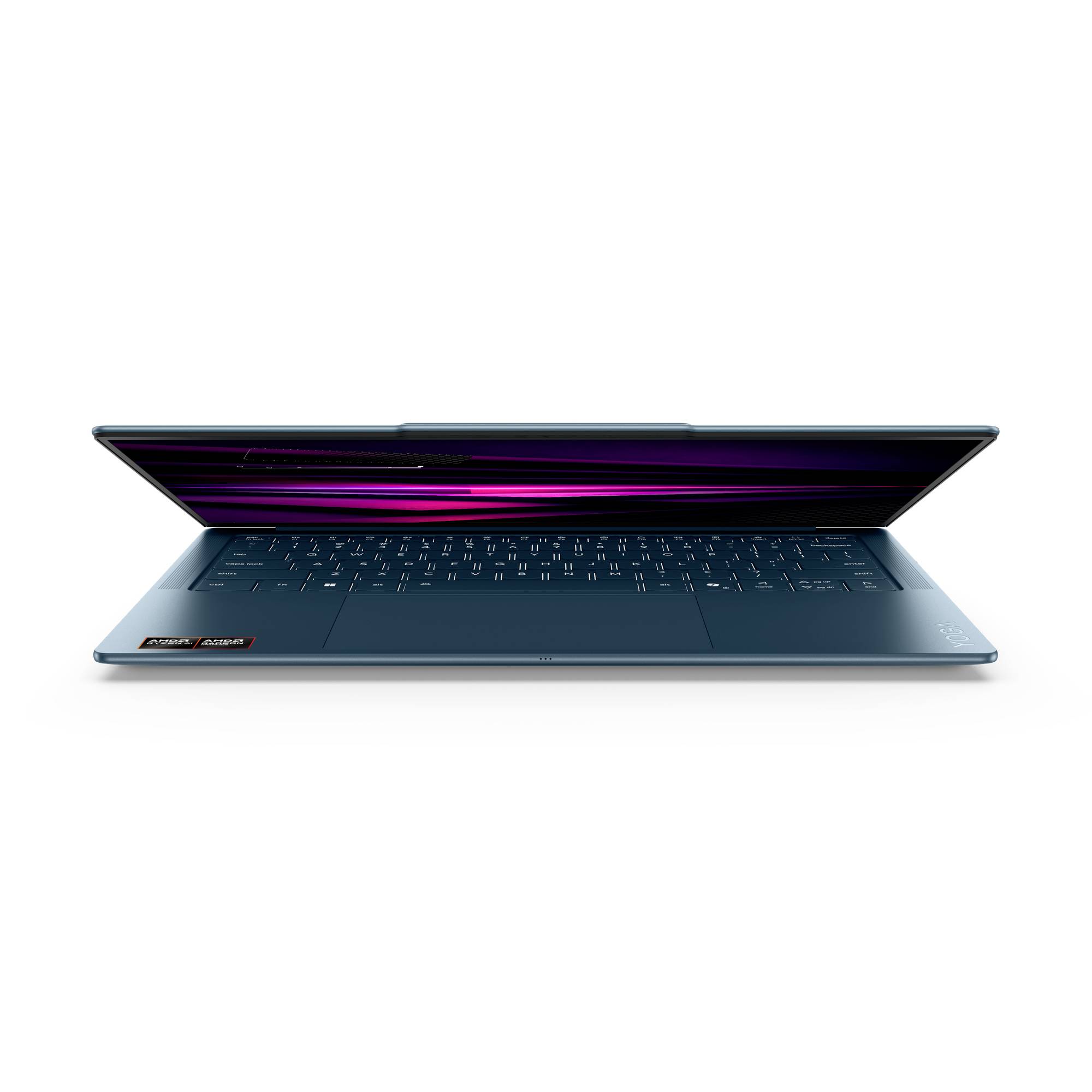 Laptop mit leuchtendem Bildschirm, Vorderansicht auf weißem Hintergrund dargestellt.