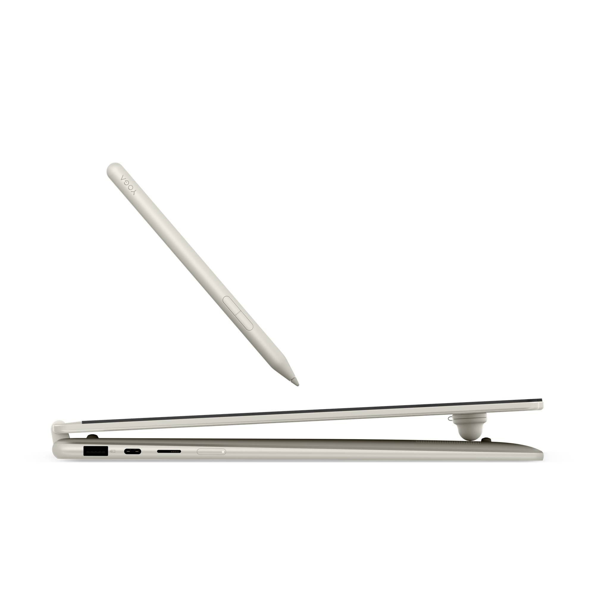 Weißer Stift, der über einem teilweise geöffneten silbernen Slim-Laptop gezeigt wird, der im Profil vor weißem Hintergrund schwebt.