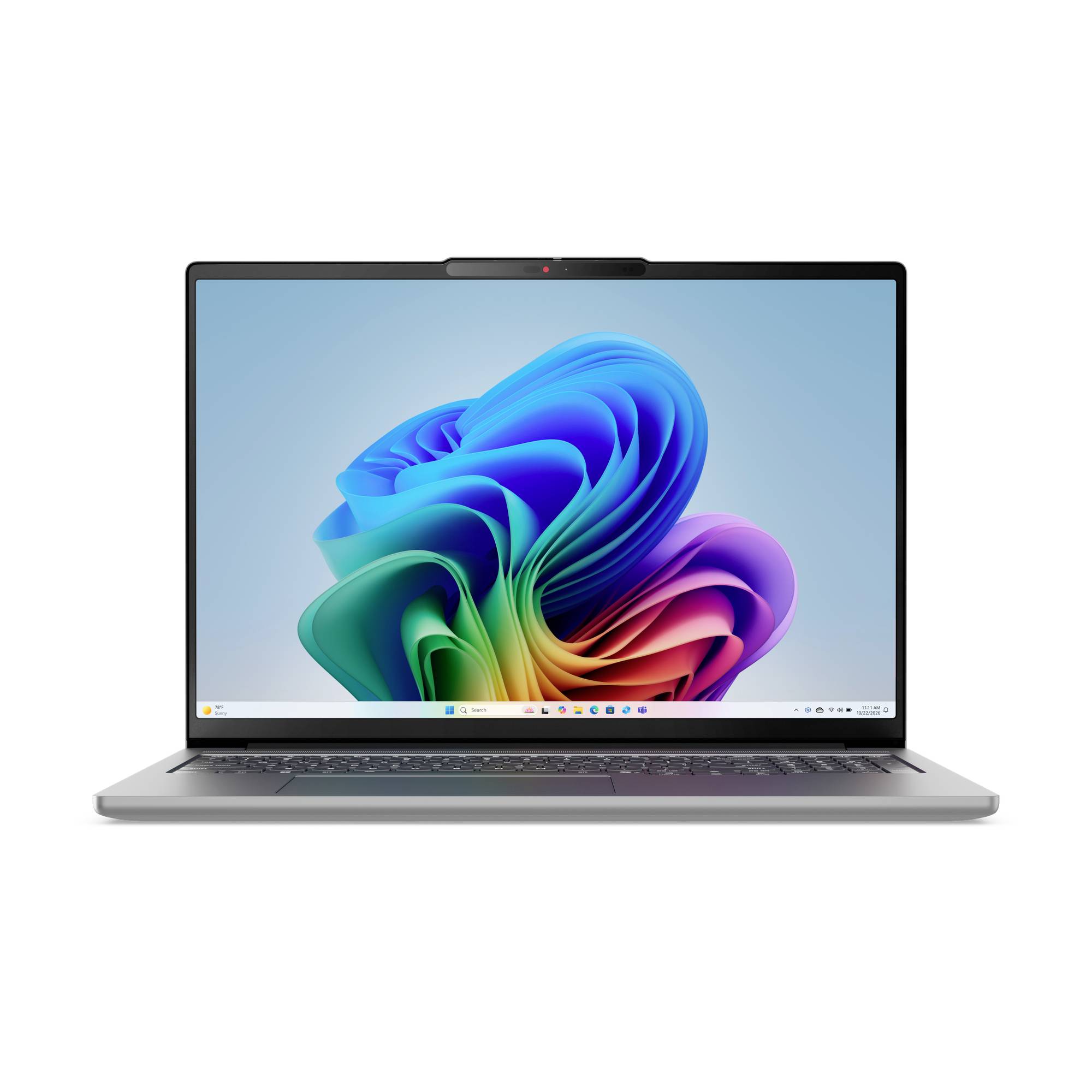 Vorderansicht eines silbernen Laptops, der auf weißem Hintergrund eine farbenfrohe abstrakte Windows-11-ähnliche Tapete anzeigt.
