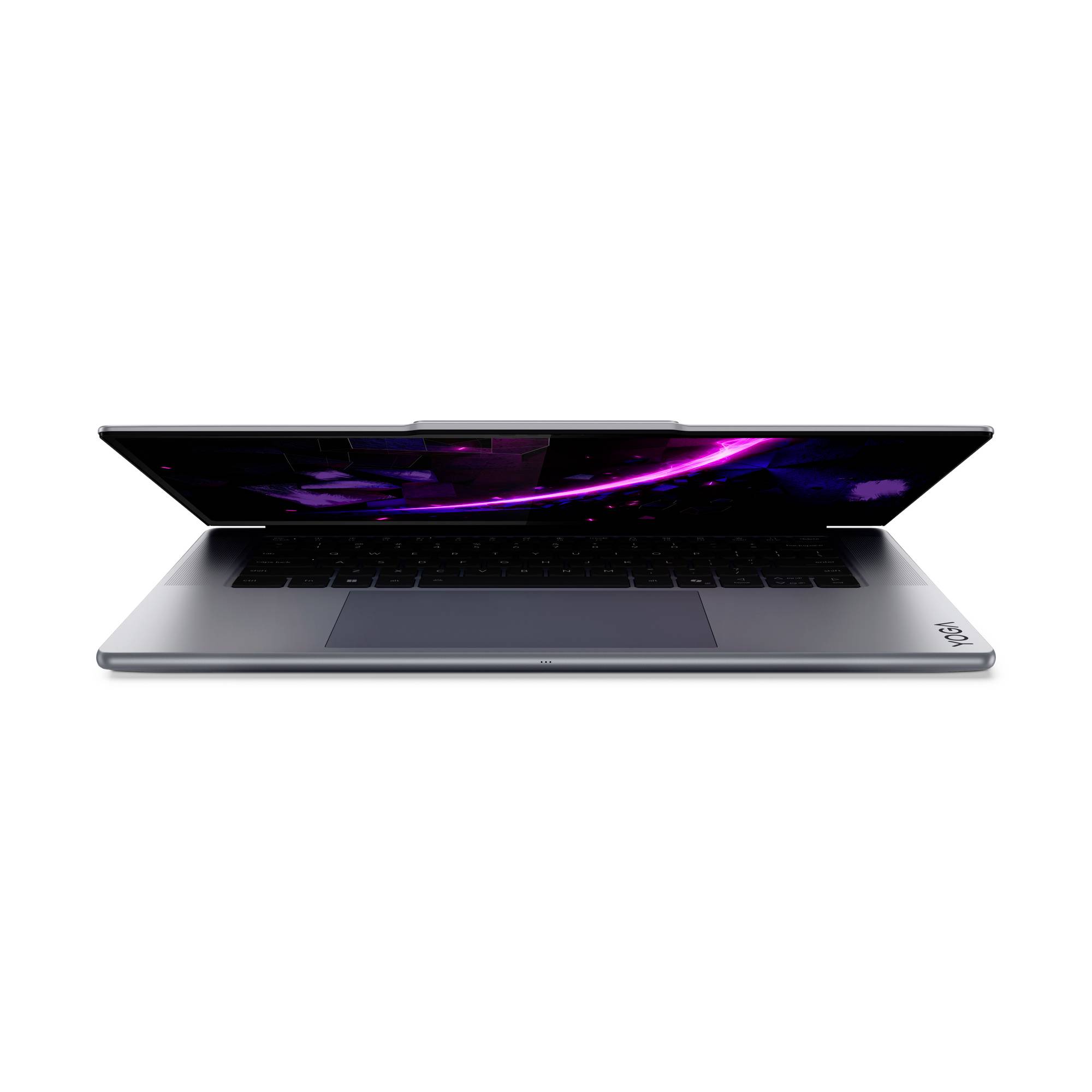 Laptop auf weißem Hintergrund geöffnet, zeigt eine violette abstrakte Anzeige und silbernes Gehäuse, von vorne betrachtet.