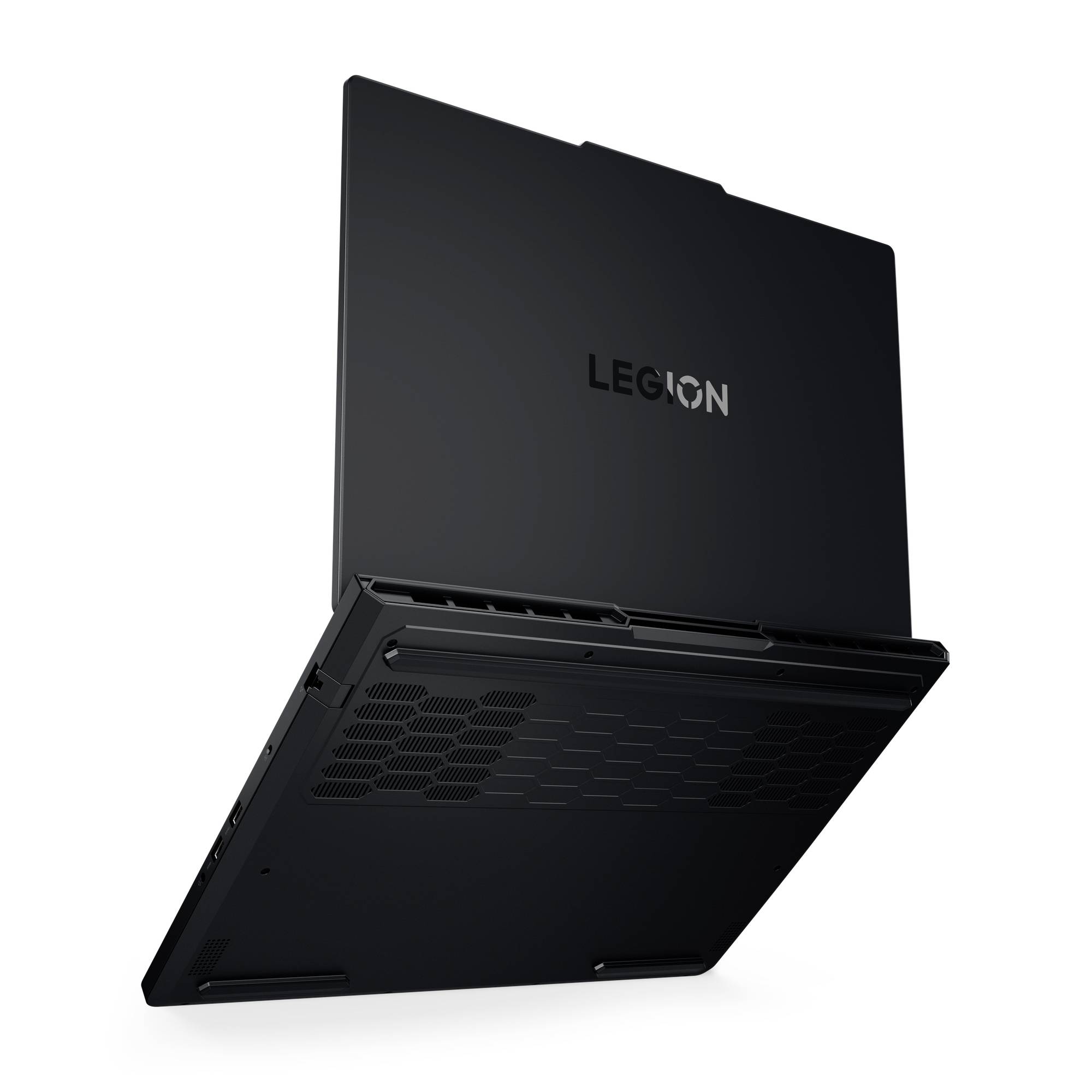Schwarzer Lenovo Legion Laptop, geschlossen in einer schwebenden, angewinkelten Ansicht, die die Unterseite-Lüftungsschlitze und das "LEGION"-Logo hervorhebt.